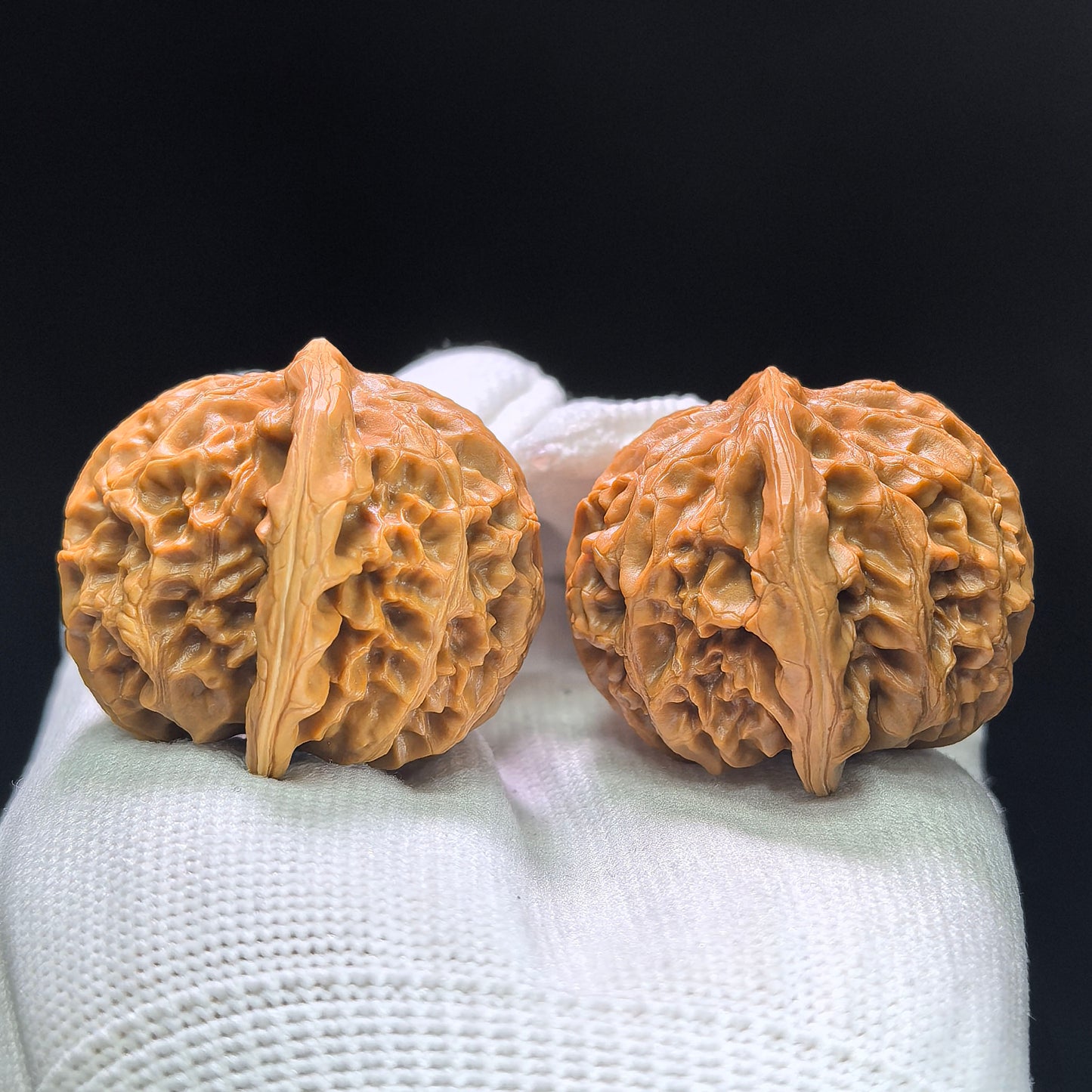 "Palace Lantern" Gongdeng Wenwan Walnuts Pair | 41.0mm x 38.0mm | GD-1404