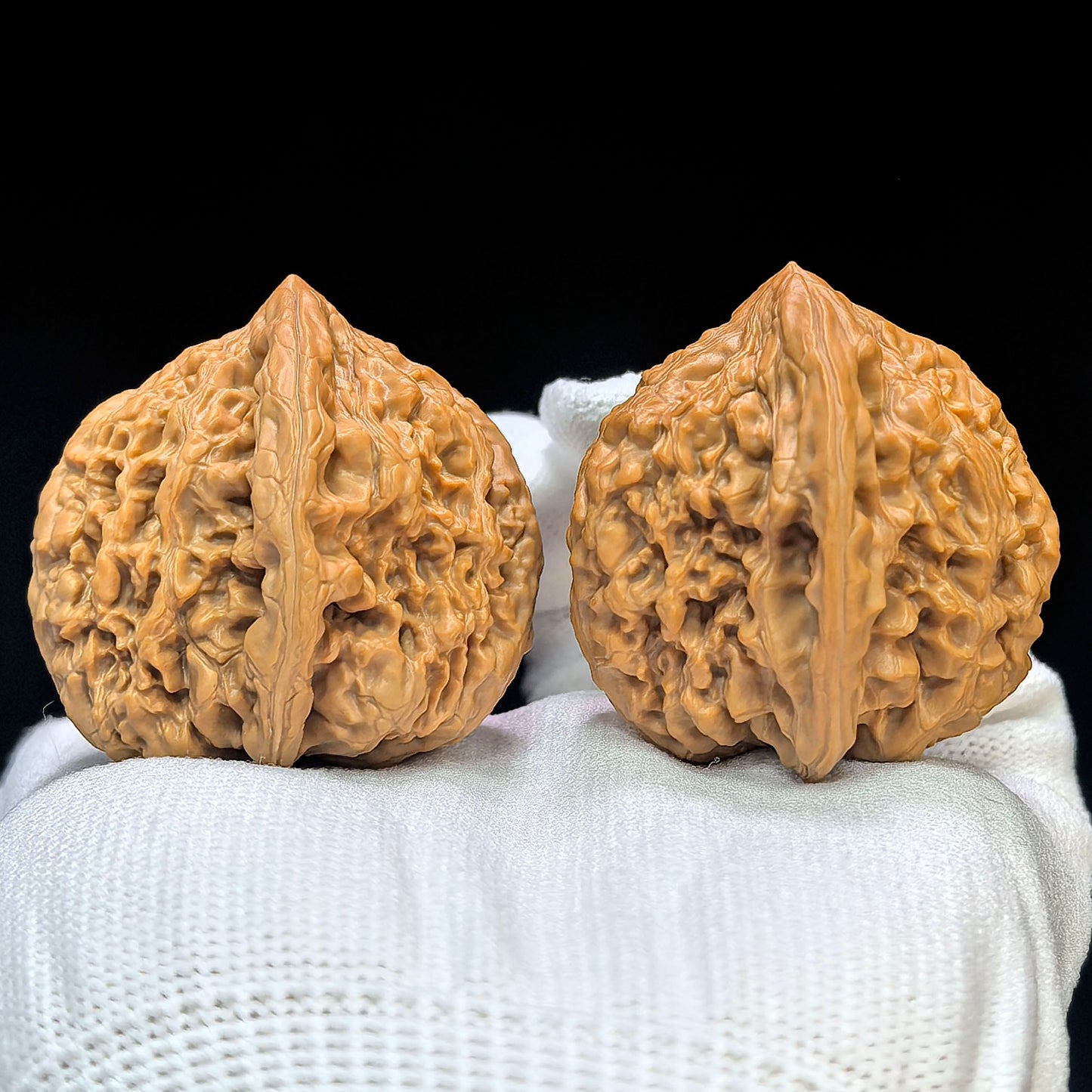 "Red Koi" Hongjinli Low-Profile Wenwan Walnuts Pair | 37.0mm x 40.0mm | HJL-1502C