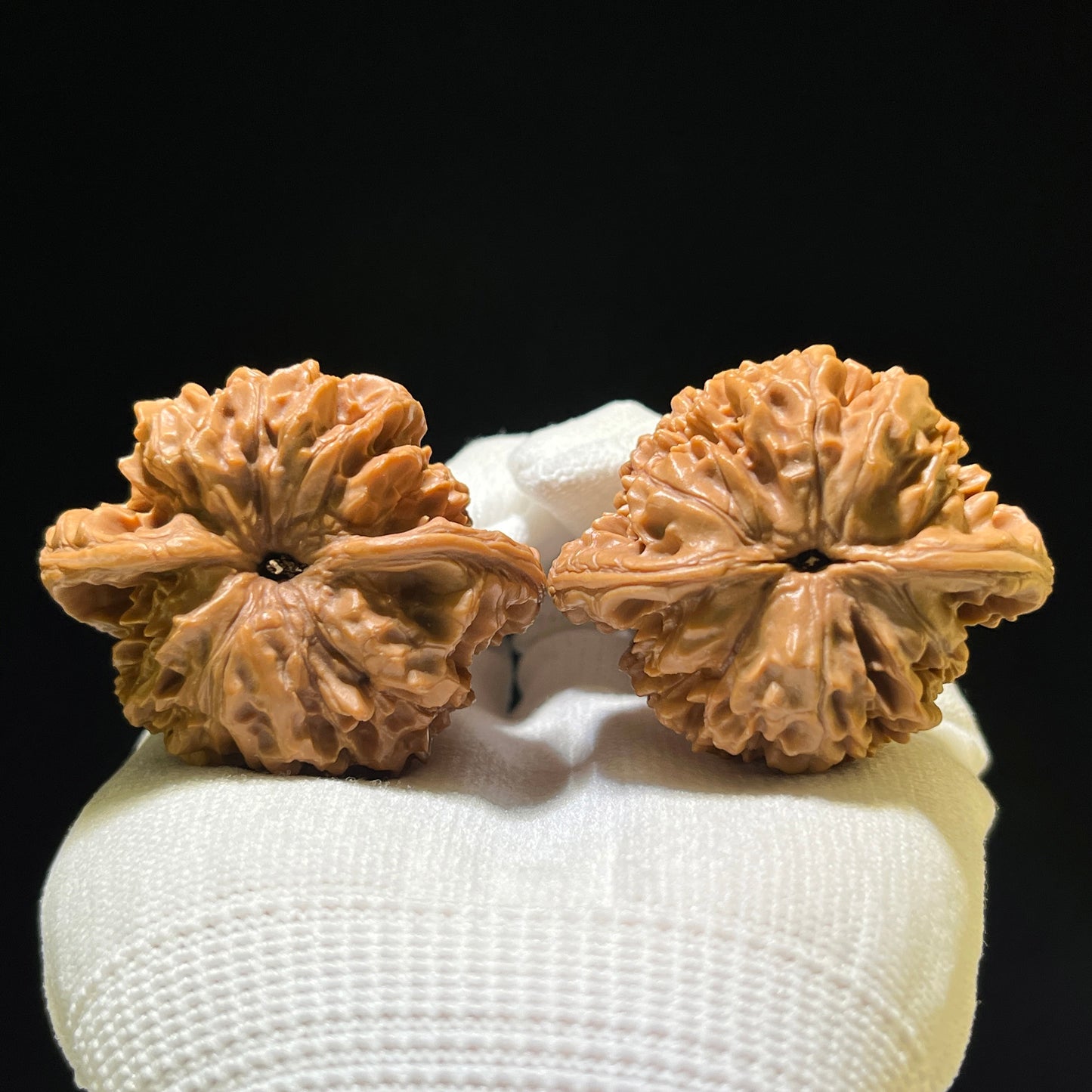 "Official Hat" Guanmao Wenwan Walnuts Pair | 46.0mm x 38.0mm | GM-1106