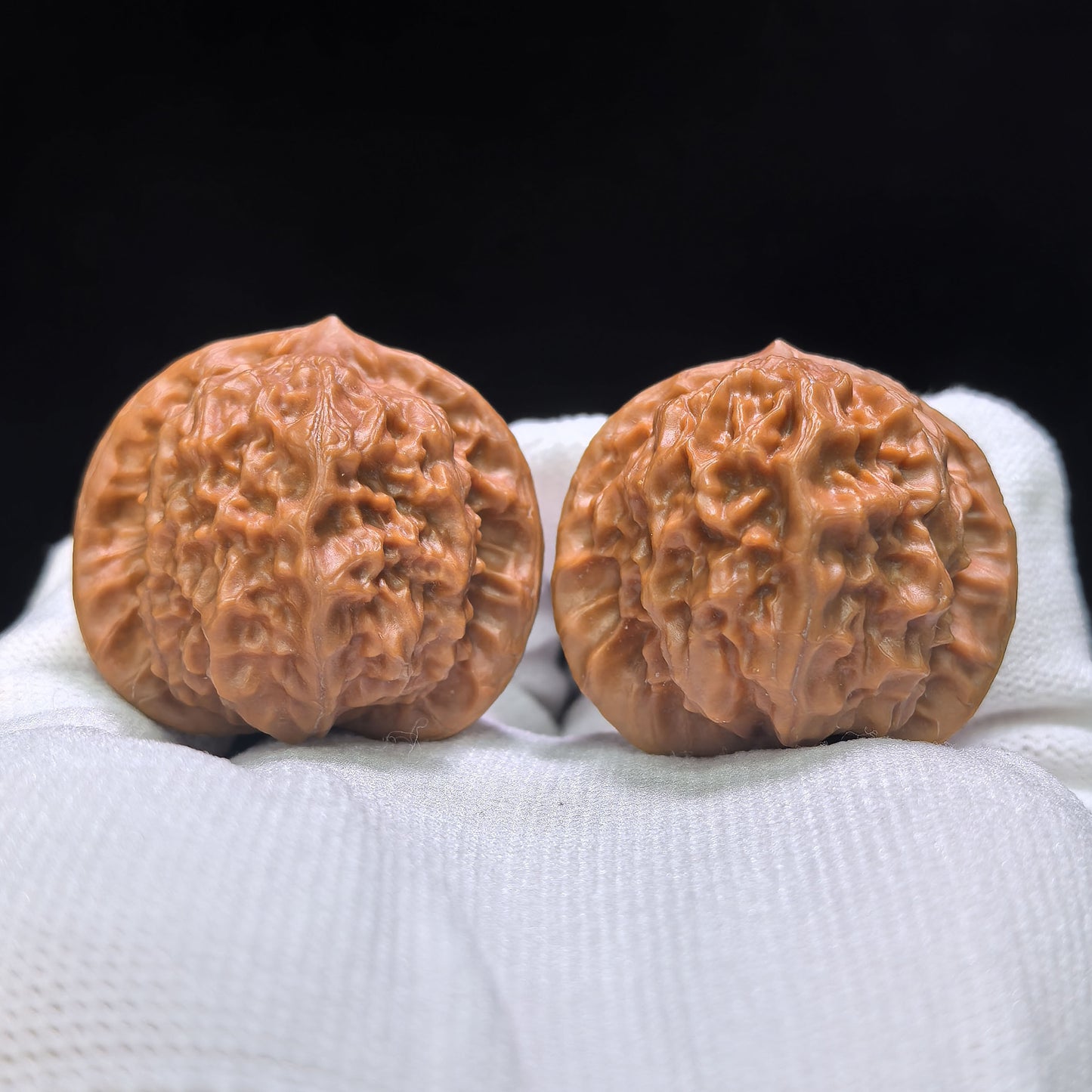 "Porcelain Doll" Ciwawa Wenwan Walnuts Pair | 37.0mm x 37.