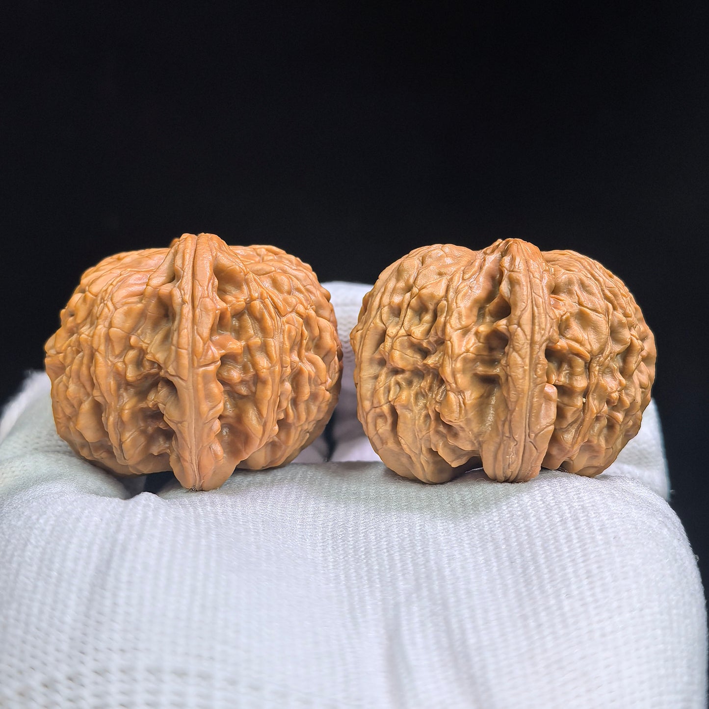 "Sunken Tip White Lionhead" Menjian Baishizi AJBSZ-17G8 Low-Profile Wenwan Walnuts Pair | 42.0mm x 40.0mm | AJBSZ-17G8