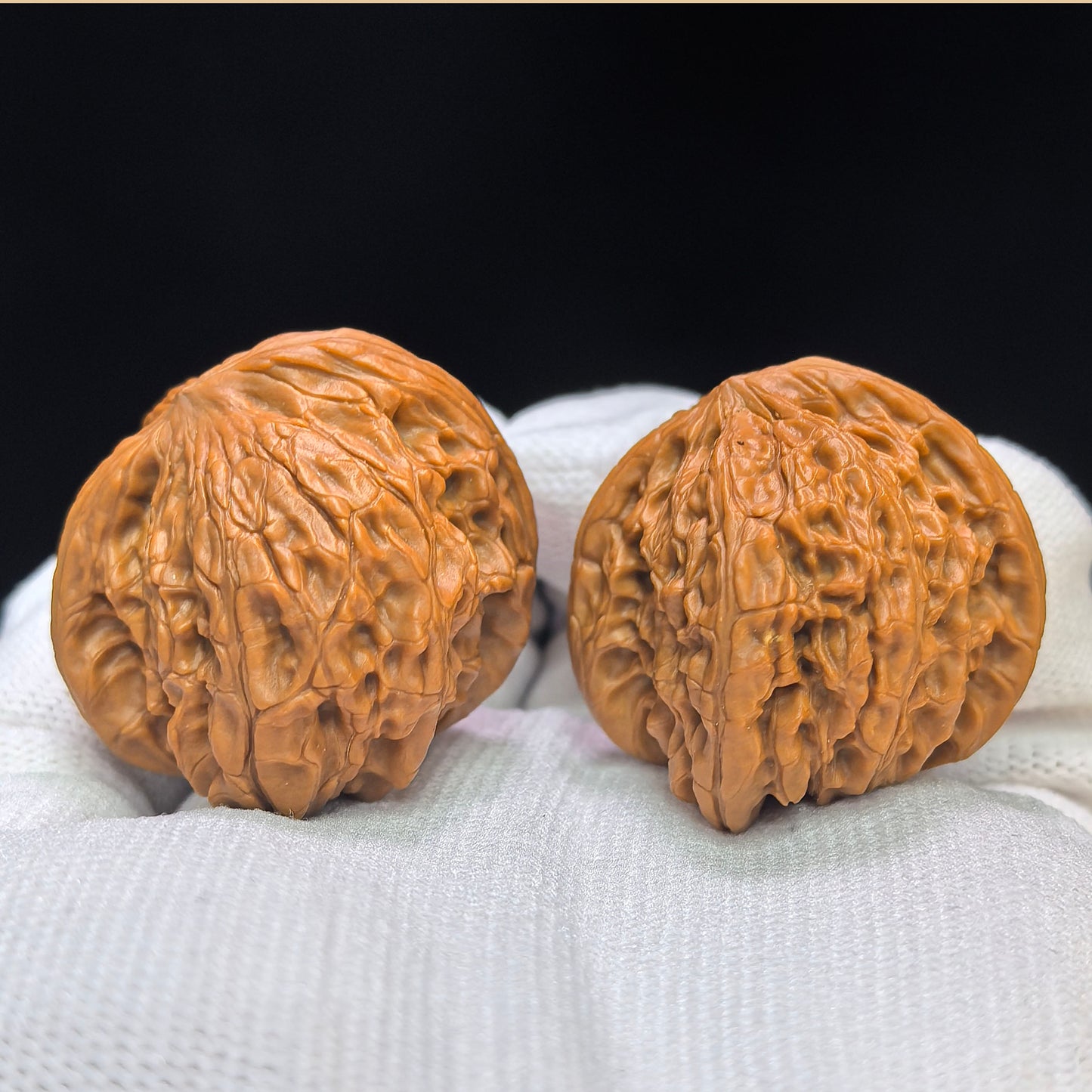 "Millstone Vulture" Mopan Zuoshandiao Special Mutation Wenwan Walnuts Pair | 36.0mm x 36.0mm | MPZSD-C233E
