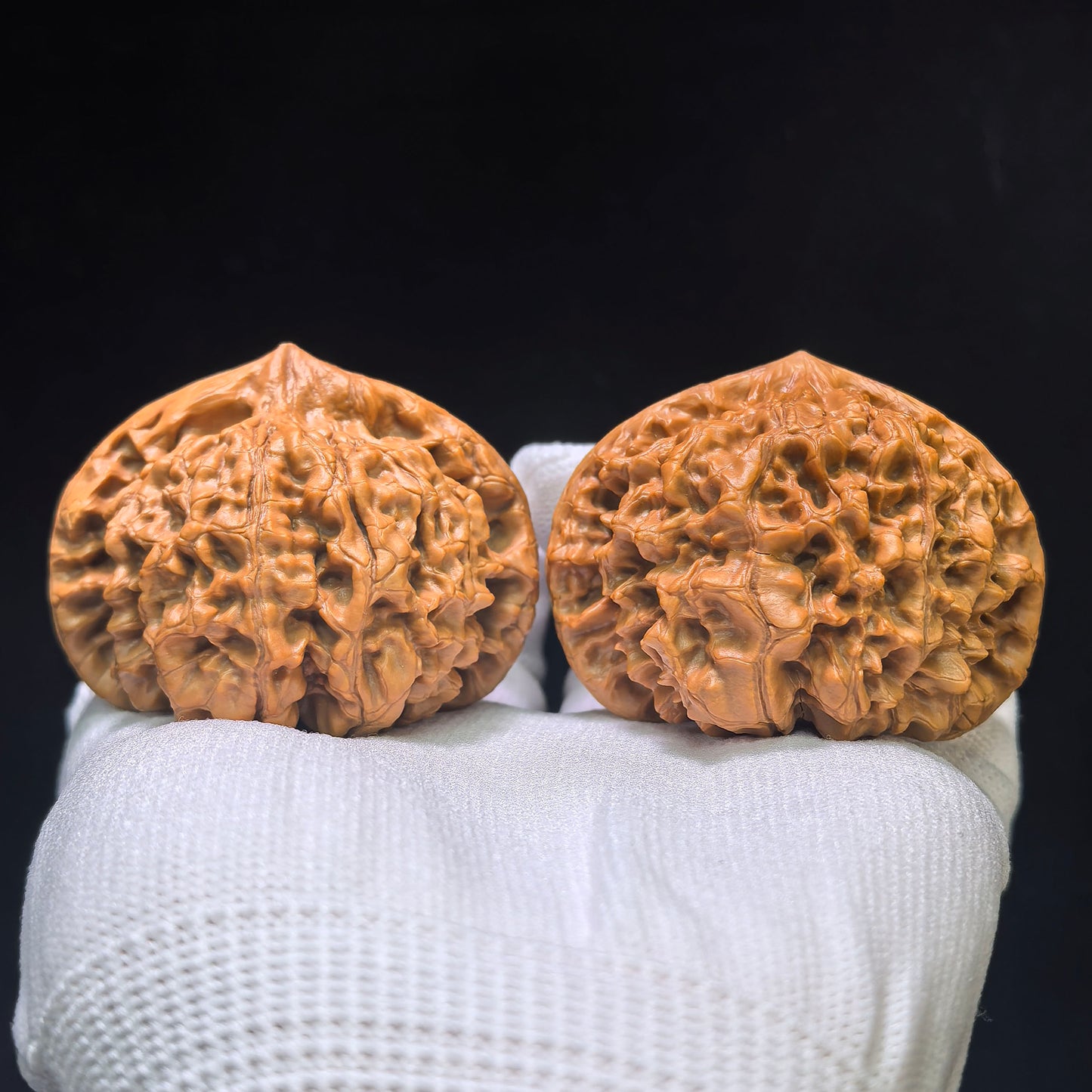 "Kylin Texture Low Profile Concave Base" Qilinwen Aizhuang Aodi Wenwan Walnuts Pair | 52.0mm x 46.0mm | QLW-1551C