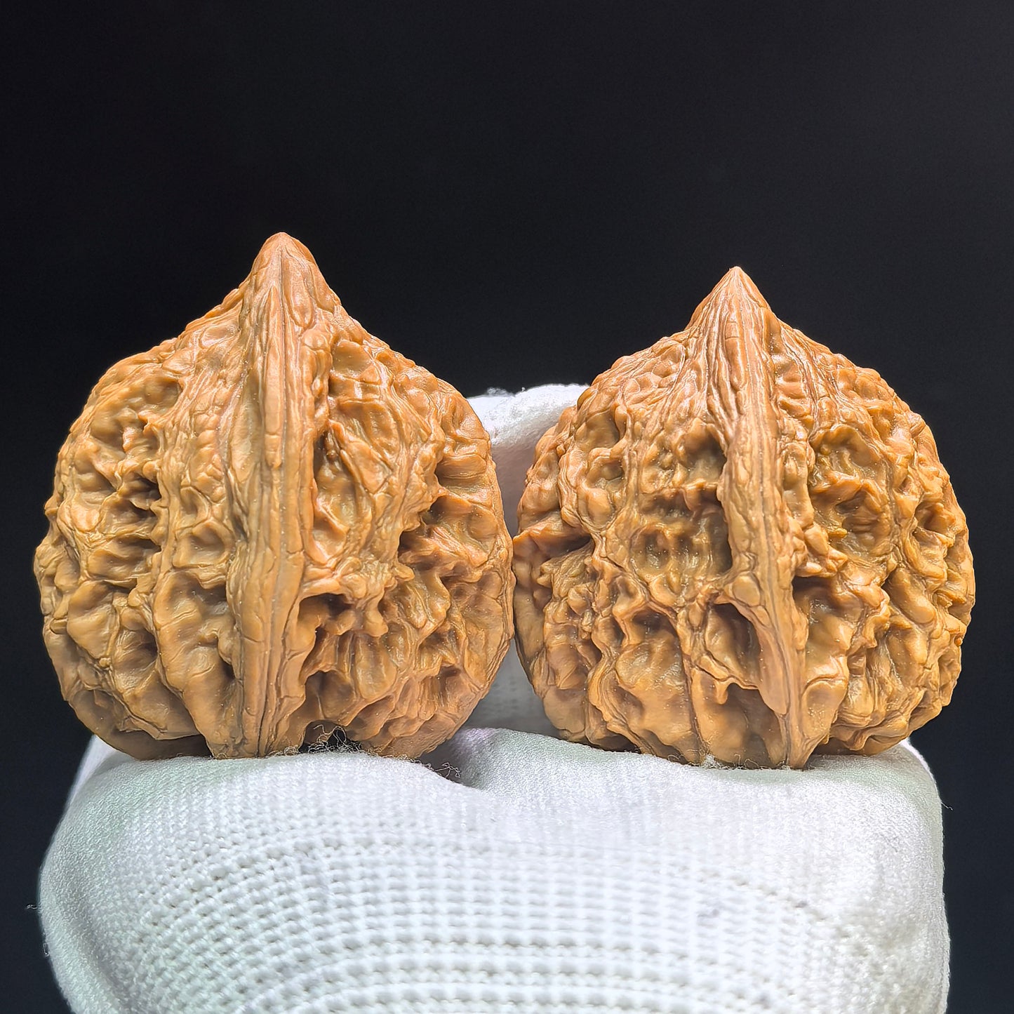 "Dagu Stone" Dagu Shi DGS-1601 Tall-Profile Wenwan Walnuts Pair | 39.0mm x 45.0mm | DGS-1601