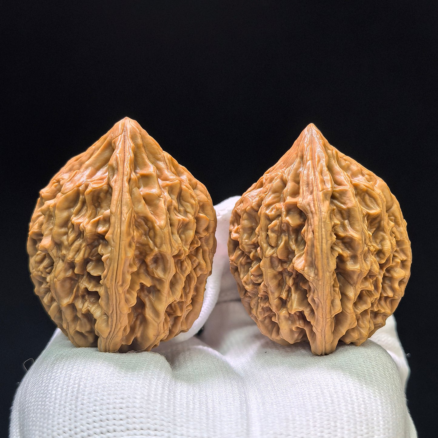 "Beijing Rooster Heart" Beijing Jixin Wenwan Walnuts (Pair) | 41.0mm x 40.0mm | Stock ID: BJJX-1104