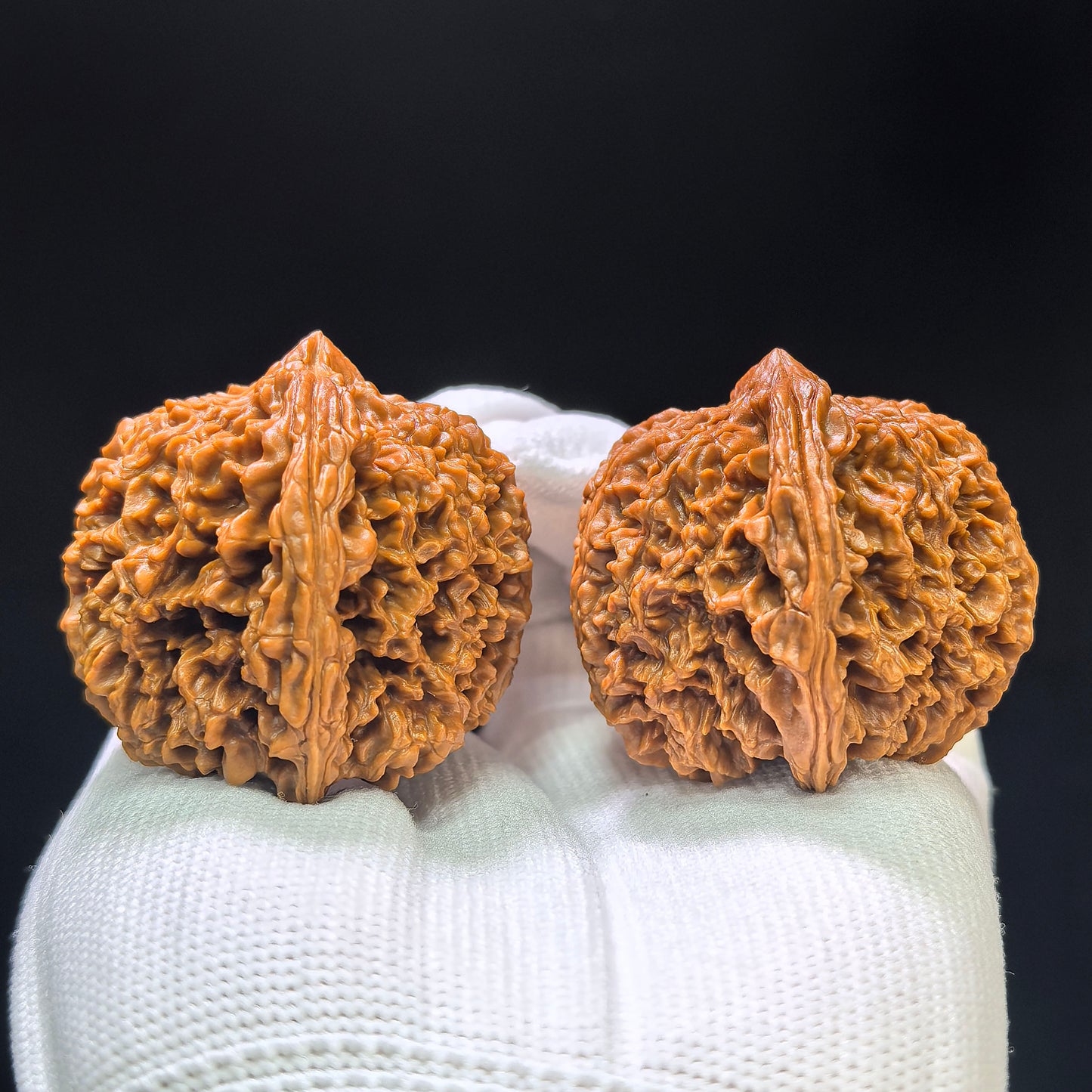 "Concave Base Starry Sky" Aodi Mantianxing Wenwan Walnuts (Pair) | 42.0mm x 41.0mm | Stock ID: ADMTX-1108