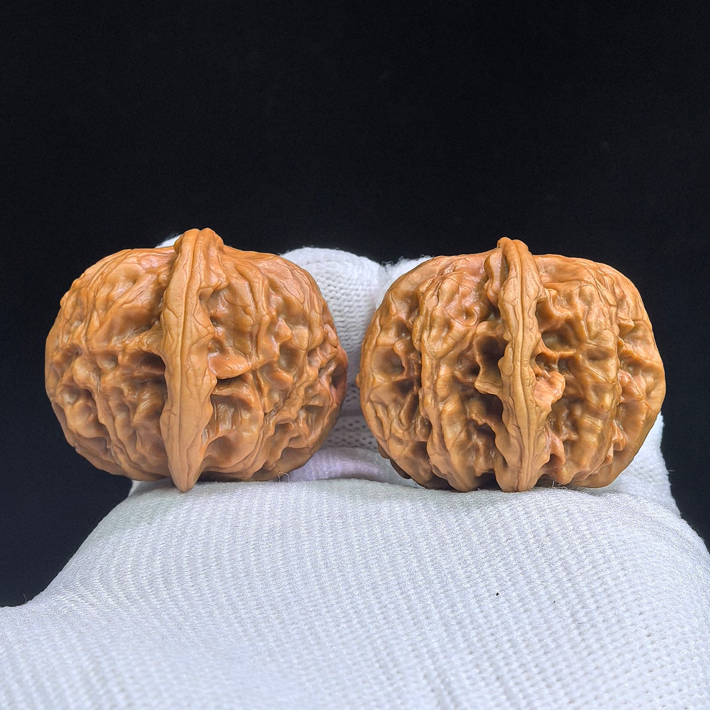 "Porcelain Doll" Ciwawa CWW-17B4C Low-Profile Wenwan Walnuts Pair | 38.0mm x 37.0mm | CWW-17B4C
