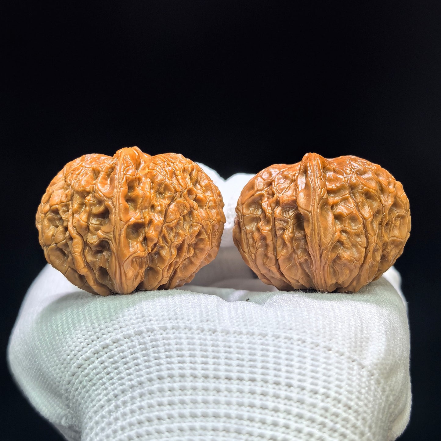 "Blood Qilin" Xue Qilin XQL-1601 Low-Profile Wenwan Walnuts Pair | 38.0mm x 38.0mm | XQL-1601