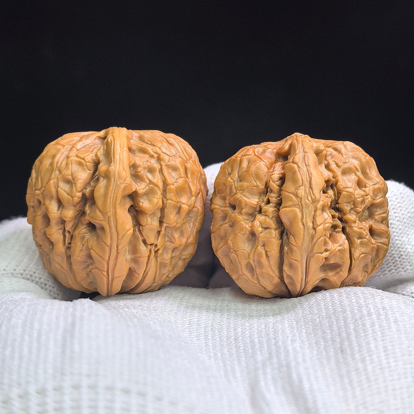 "Oracle Bone Script" Jiaguwen JGW-17B7C Low-Profile Wenwan Walnuts Pair | 35.0mm x 35.0mm | JGW-17B7C