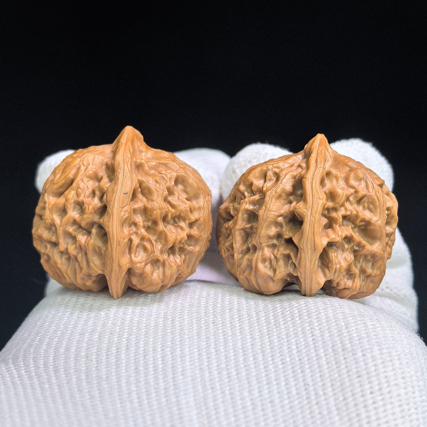 "Taihang Sycee Ingot" Taihang Yuanbao THYB-SY1G6 Hand-Spin Pocket Wenwan Walnuts Pair | 30.0mm x 33.0mm | THYB-SY1G6