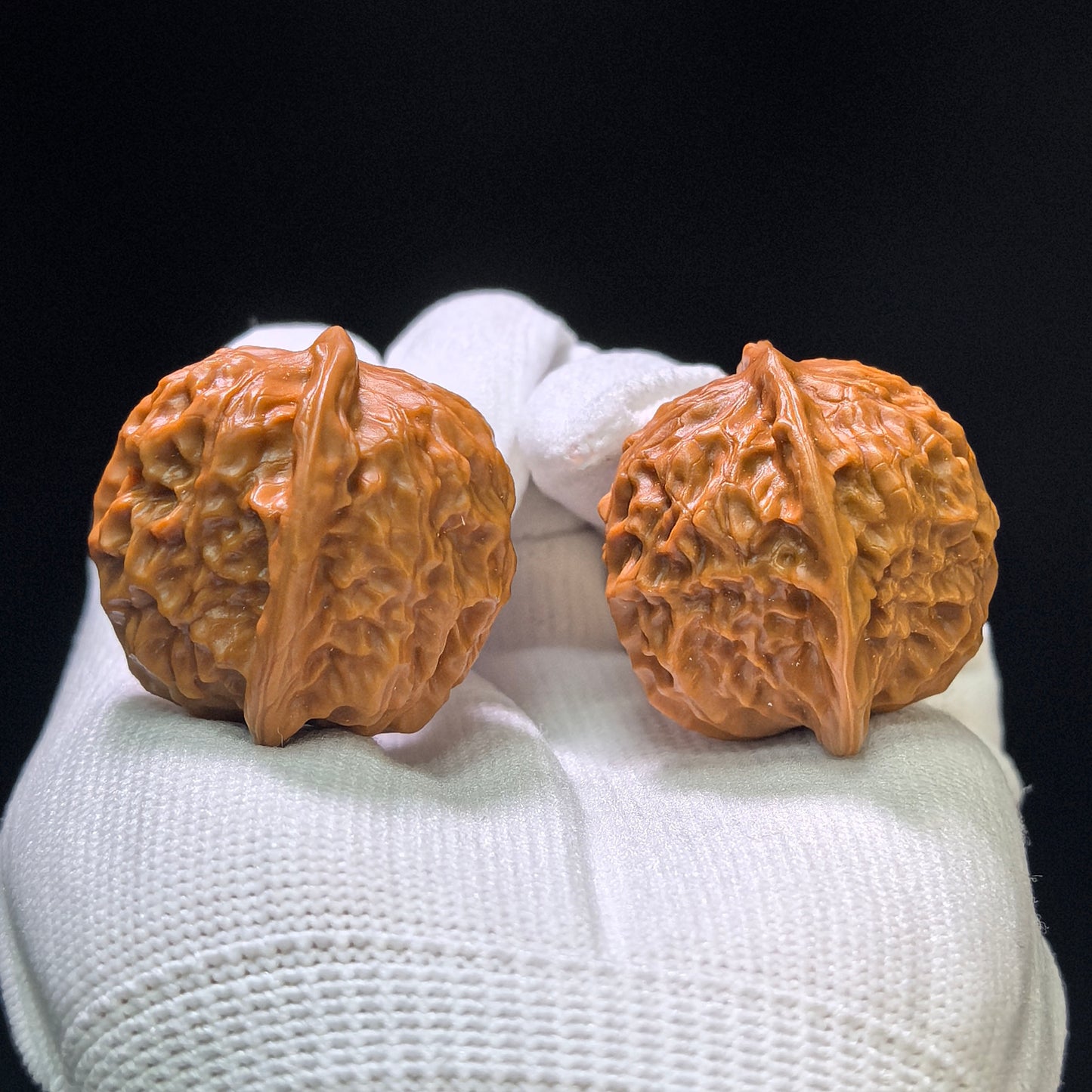 "Chengde Official Seal x Porcelain Doll" Guanyin Ciwawa Wenwan Walnuts Pair | 34.0mm x 33.0mm | CWW-1102