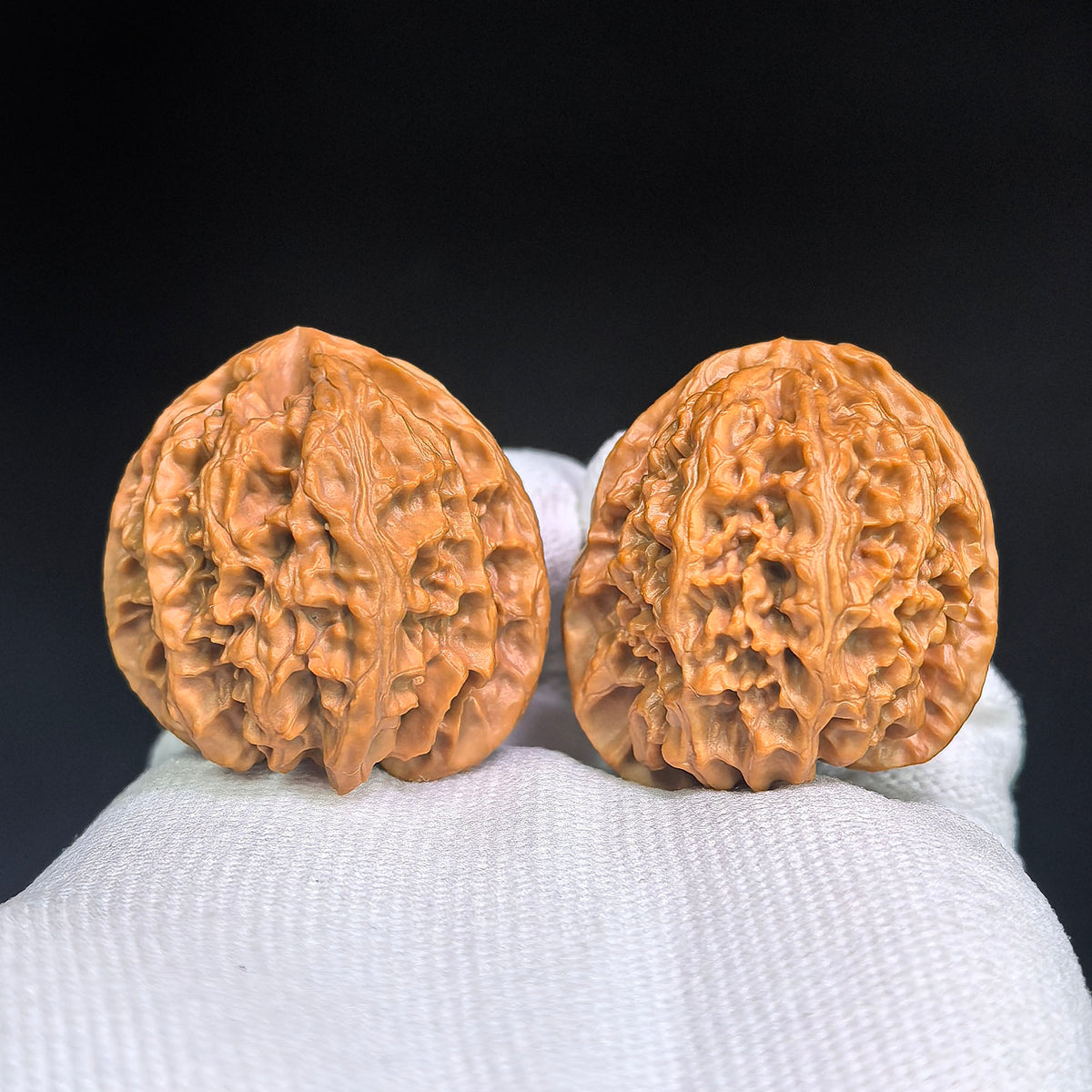 Miniature Butterfly-Form Apple Garden Wenwan Walnut Pair — 34.0mm x 33.0mm | XZHD-C1C5E
