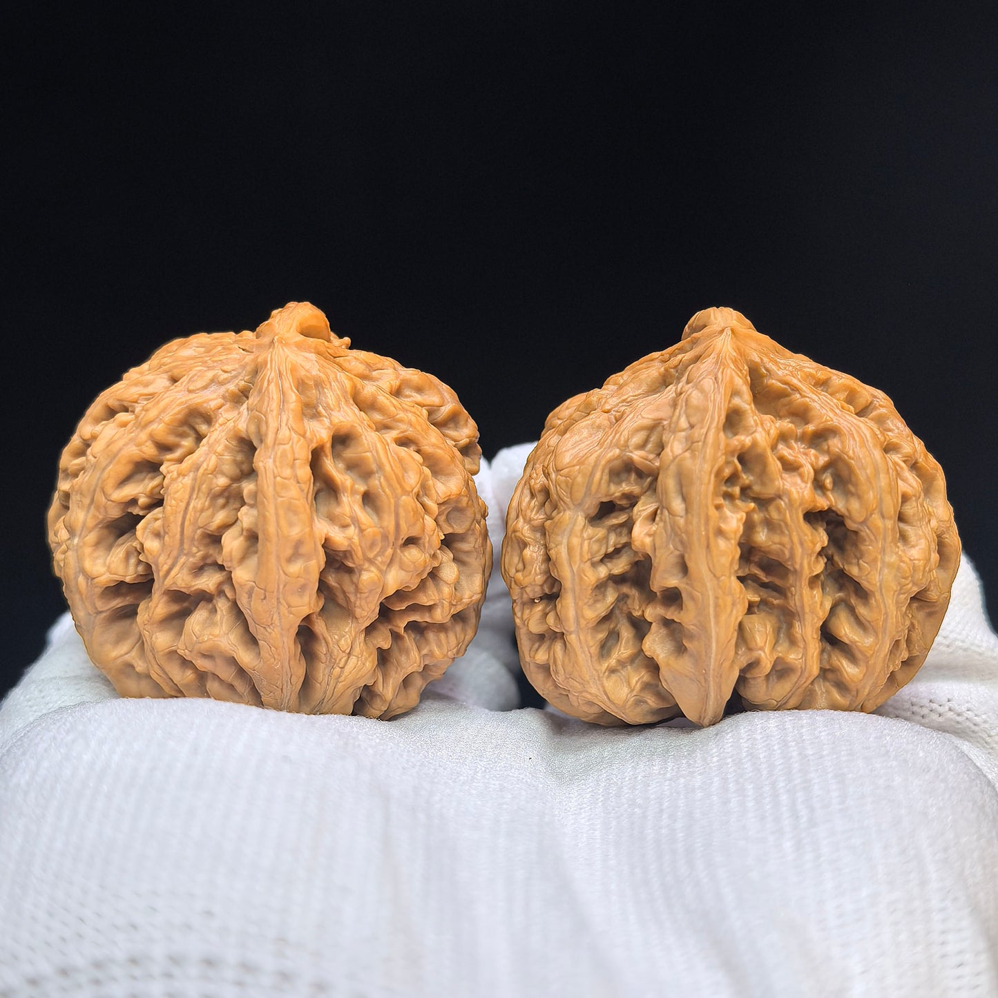 "Large Thick Ridge Vulture" Dacujin Zuoshandiao Wenwan Walnuts Pair | 43.0mm x 43.0mm | CJZSD-C232E