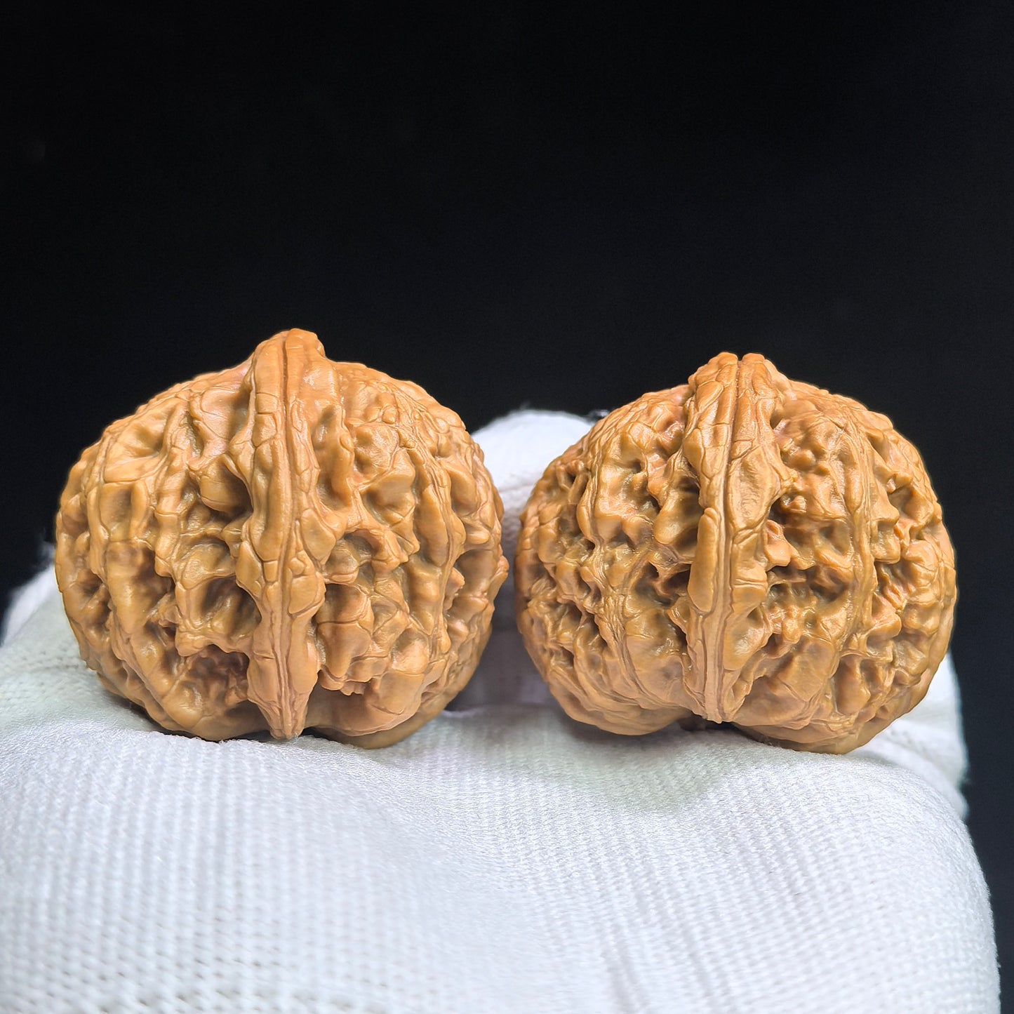 "Red Koi" Hongjinli HJL-17B1C Low-Profile Wenwan Walnuts Pair | 39.0mm x 42.0mm | HJL-17B1C