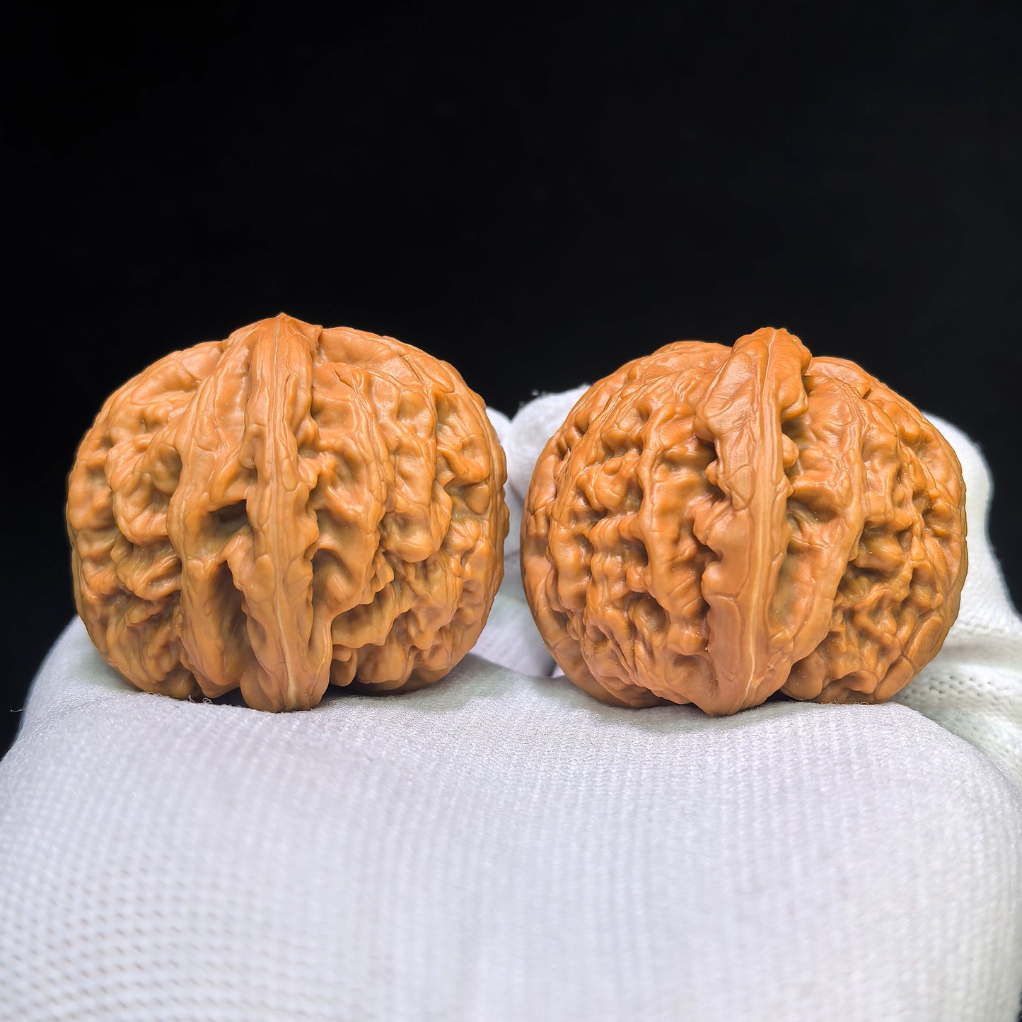 "Red Koi" Hongjinli Wenwan Walnuts Pair | 40.0mm x 42.0mm | HJL-1551C