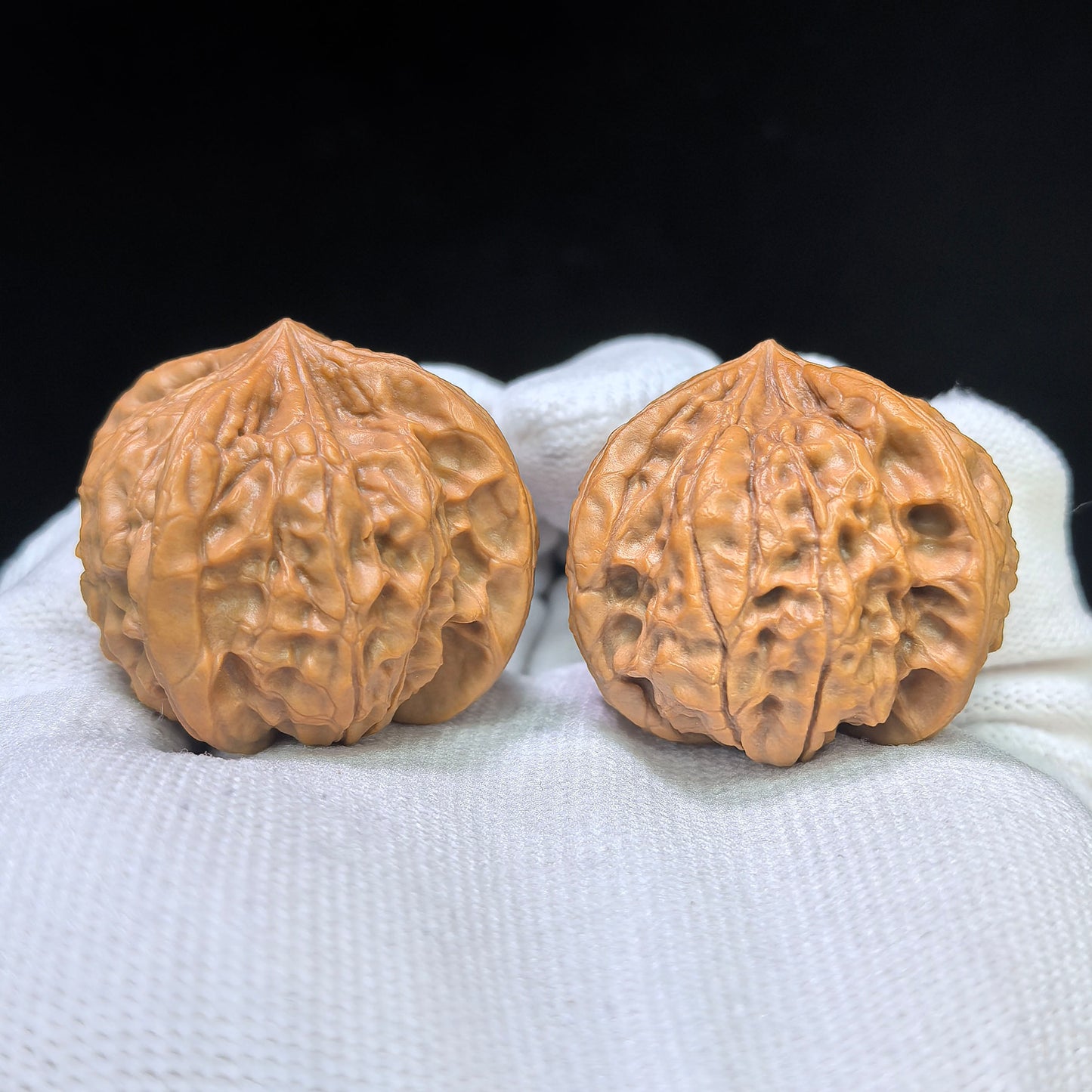 "Imperial Jade Seal X-Men" Yuxi Sileng X-Zhanjing Four-Ribbed Wenwan Walnuts Pair | 36.0mm x 37.0mm | YSFN-C229E