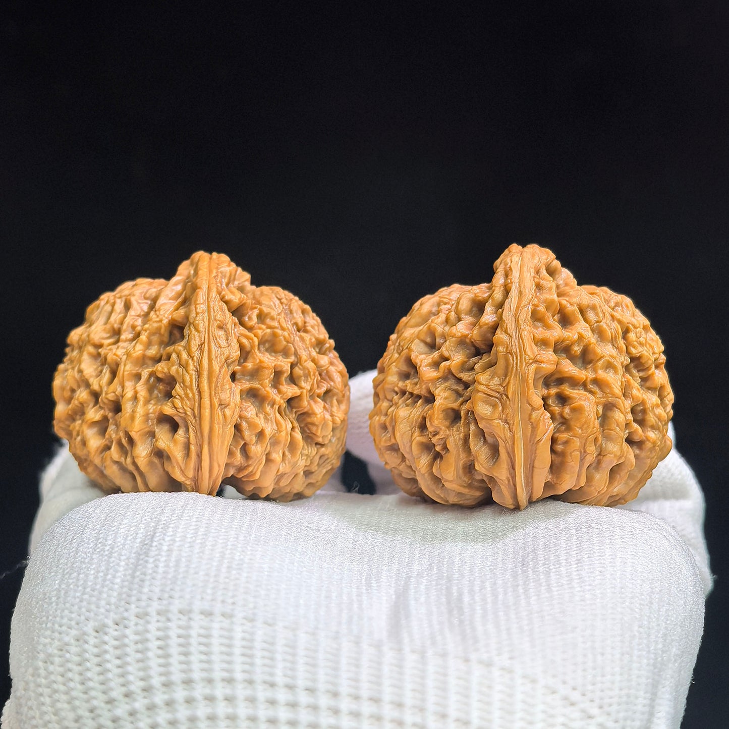 "Concave Base Peach Heart Nanjiangshi" Aodi Taoxin Nanjiangshi BDTXNJS-17B8C Low-Profile Wenwan Walnuts Pair | 46.0mm x 43.0mm | BDTXNJS-17B8C