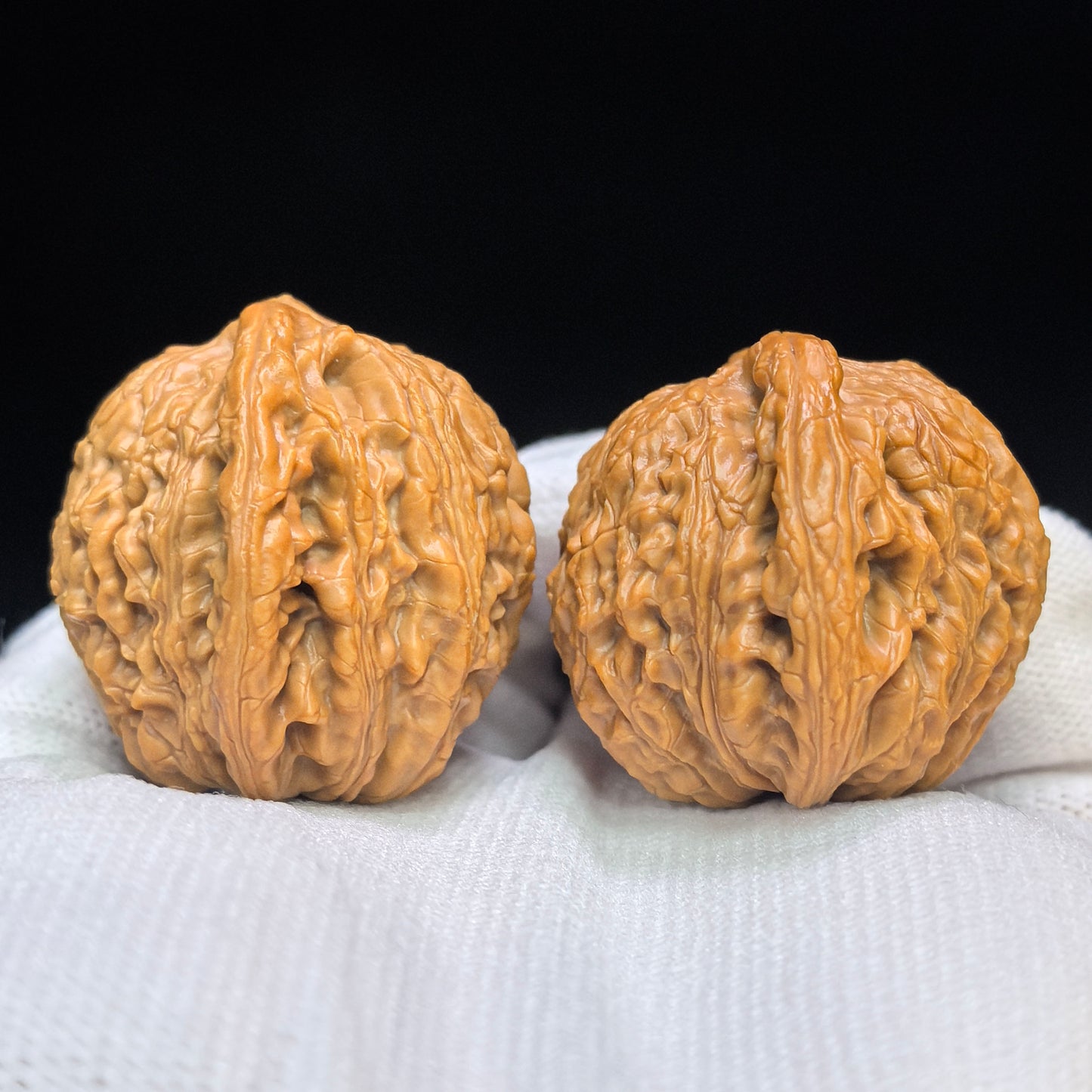 "Hydrangea" Xiuqiu Wenwan Walnuts Pair | 41.0mm x 34.0mm | XQ-101SY