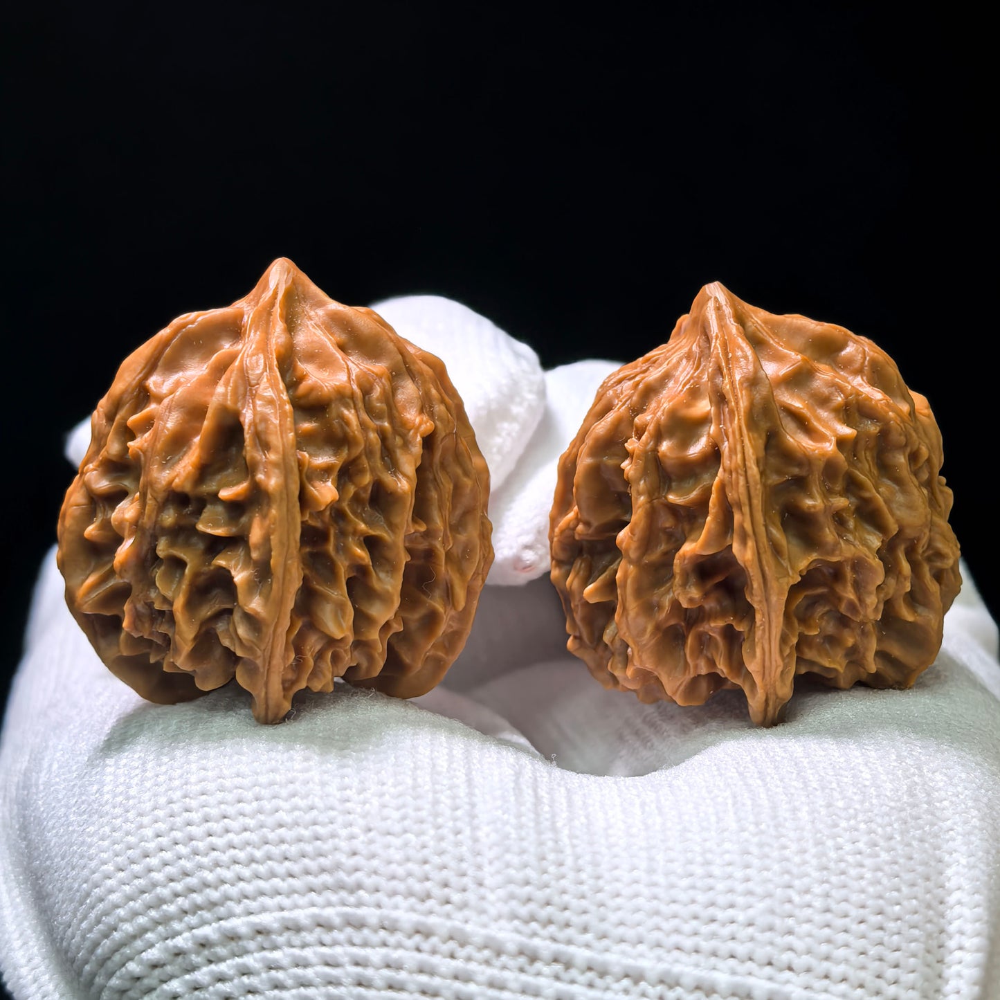 "Mini Wild Specimen" Xiao Yasheng (Shounian) YS-1105 Pocket-Sized Wenwan Walnuts Pair | 31.0mm x 31.0mm | YS-1105