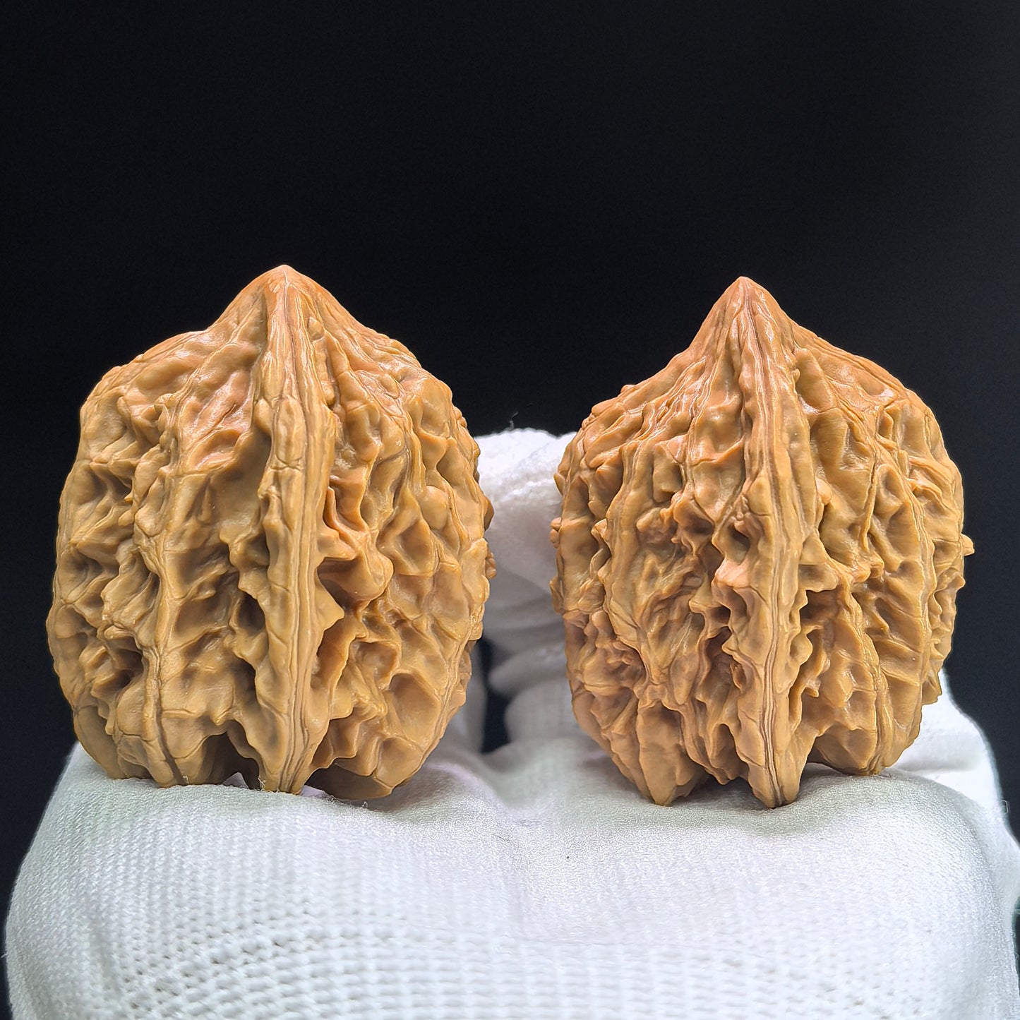 "Beijing Chicken Heart" Beijing Jixin BJJX-1403 Classic Wenwan Walnuts Pair | 41.0mm x 39.0mm | BJJX-1403