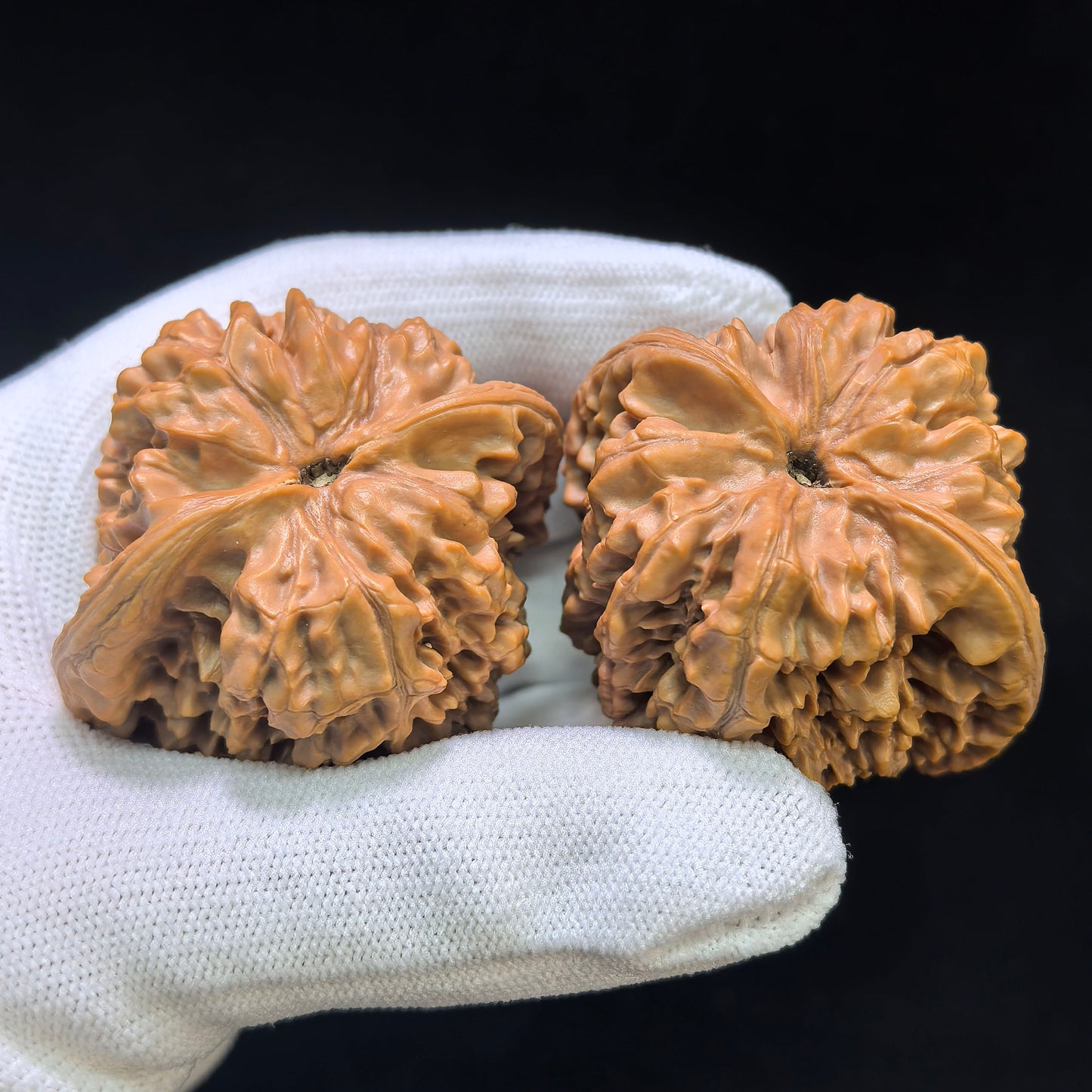 "Kylin-Pattern Peach Heart Concave Base" Qilinwen Taoxin Aodi Wenwan Walnuts (Pair) | 47.0mm x 42.0mm | Stock ID: QLW-1552C