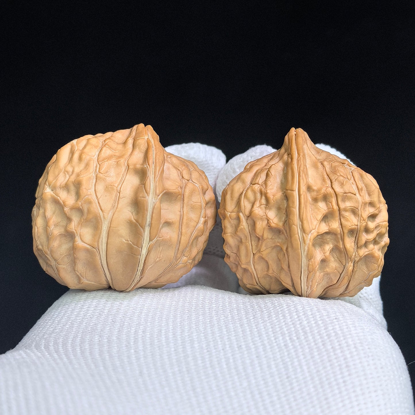 "Tortoise-Shell Hawk-Beak Half-Wall" (Gui Jia Wen Ying Zui Ban Bi) Scholar Walnuts Pair | Same-Fruit Biological Twin Pair | 26.0mm x 35.0mm | Miniature Pocket Format (Shou Nian) | Stock ID: GJW-SY1B7