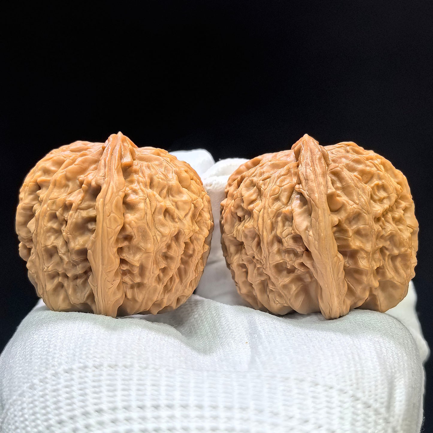 "White Lionhead" Baishizi BSZ-1601 Low-Profile Wenwan Walnuts Pair | 40.0mm x 41.0mm | BSZ-1601