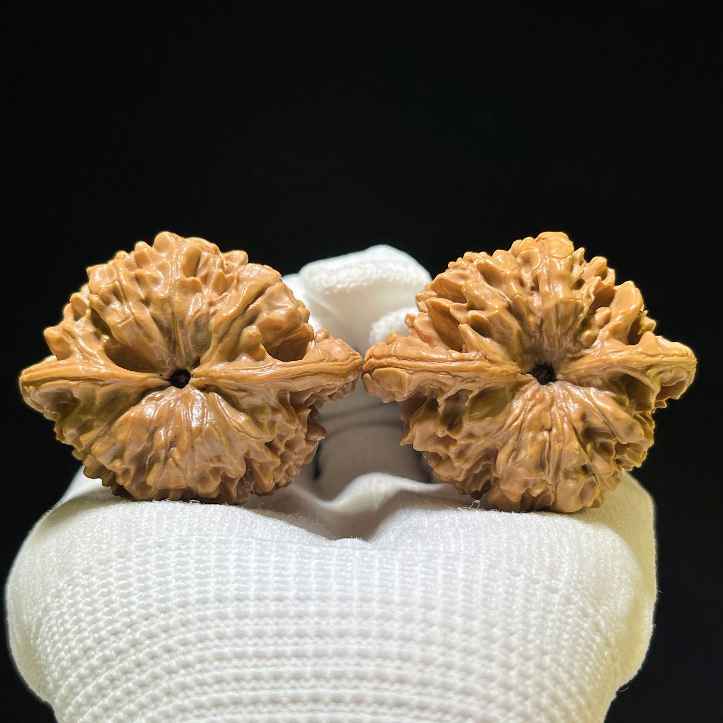 "Official Hat / Magistrate Cap" Guanmao GM-1110 Low-Profile Wenwan Walnuts Pair | 45.0mm x 37.0mm | GM-1110