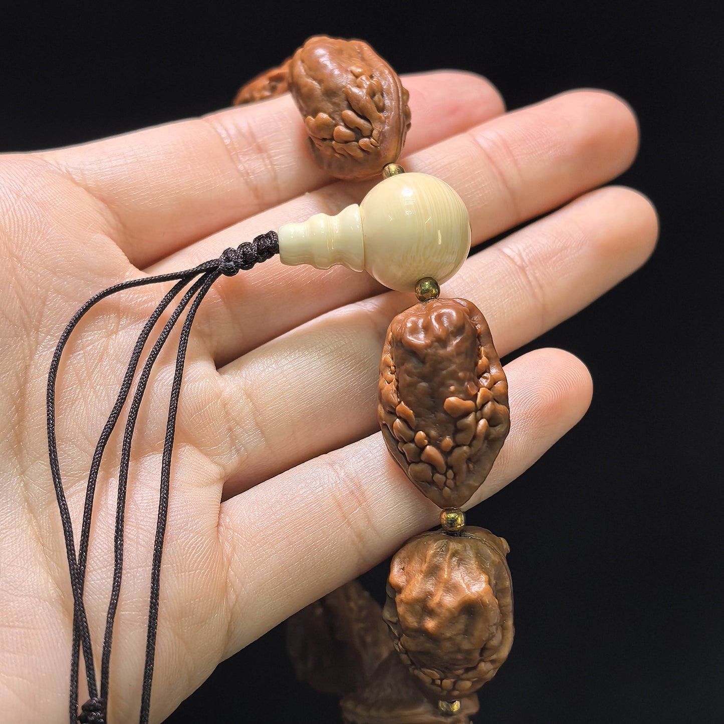 The Royal "Kylin Horn Embroidered Shoe" Qilin Jiao Hand-String (Ivory Nut Edition) | 19mm x 7-Piece | QLJSC-402E