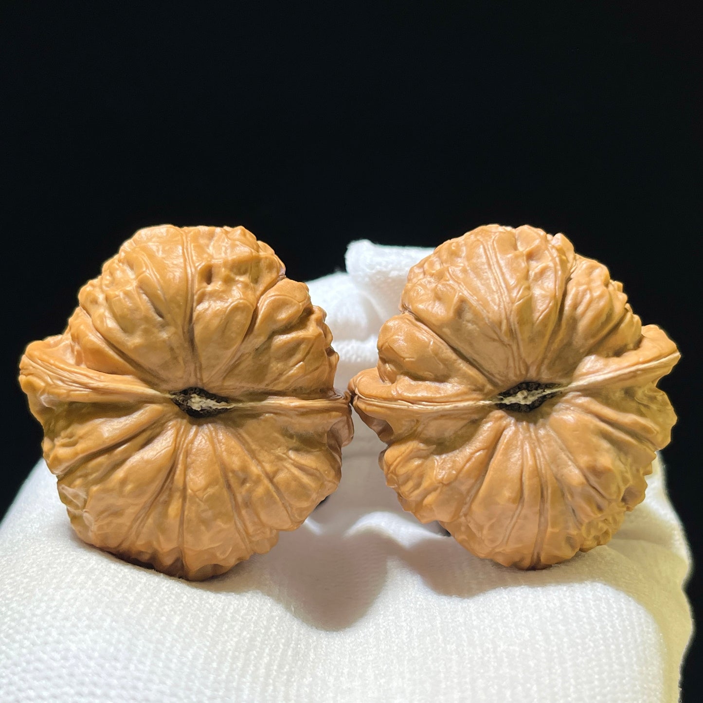 "Little Pumpkin Pier" Xiao Nanguadun Wenwan Walnuts (Pair) | 39.0mm x 41.0mm | Stock ID: NGD-1104