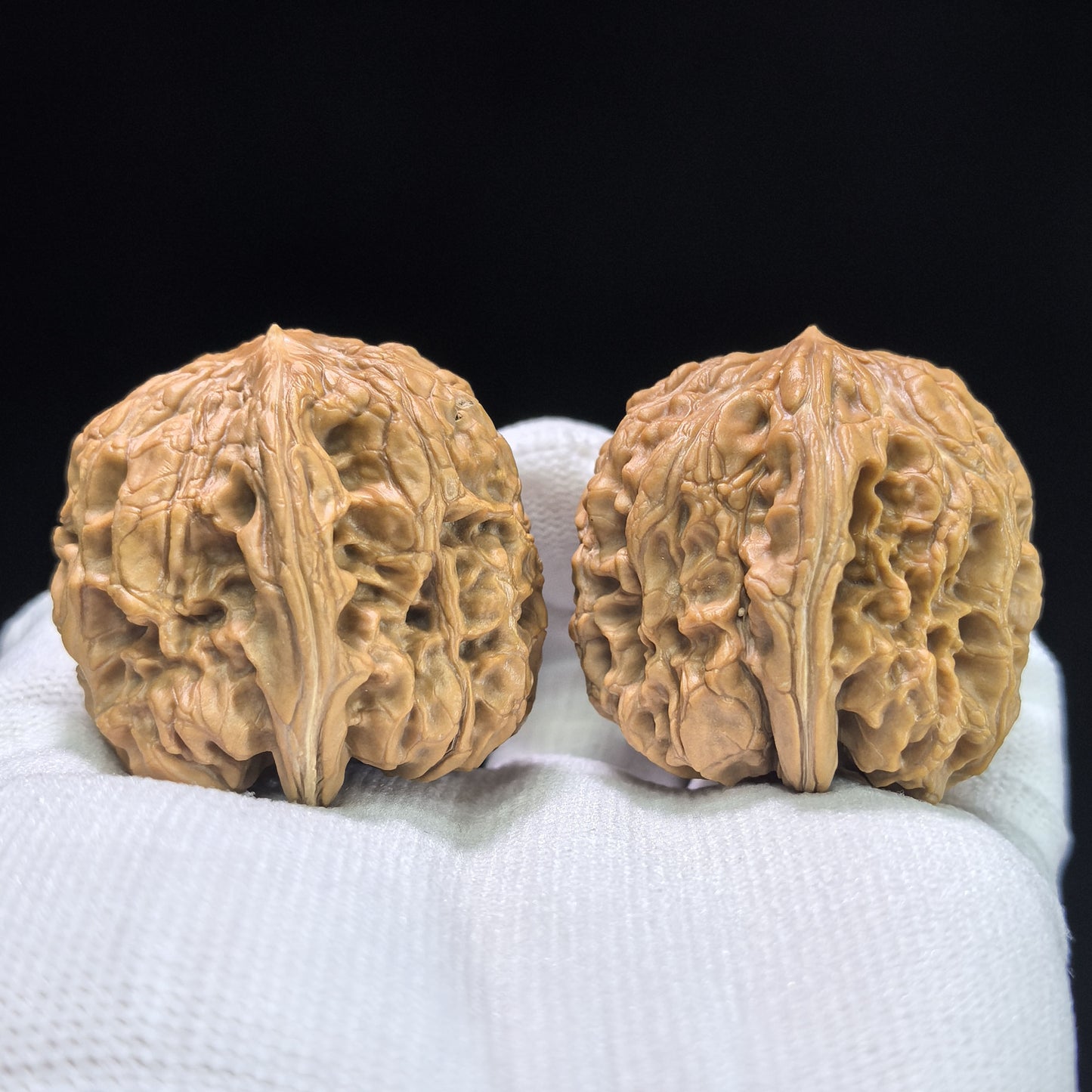 "Stone Doorpost Raw Timber" Mendun Baicha Wenwan Walnuts Pair | 39.0mm x 40.0mm | MD-1402