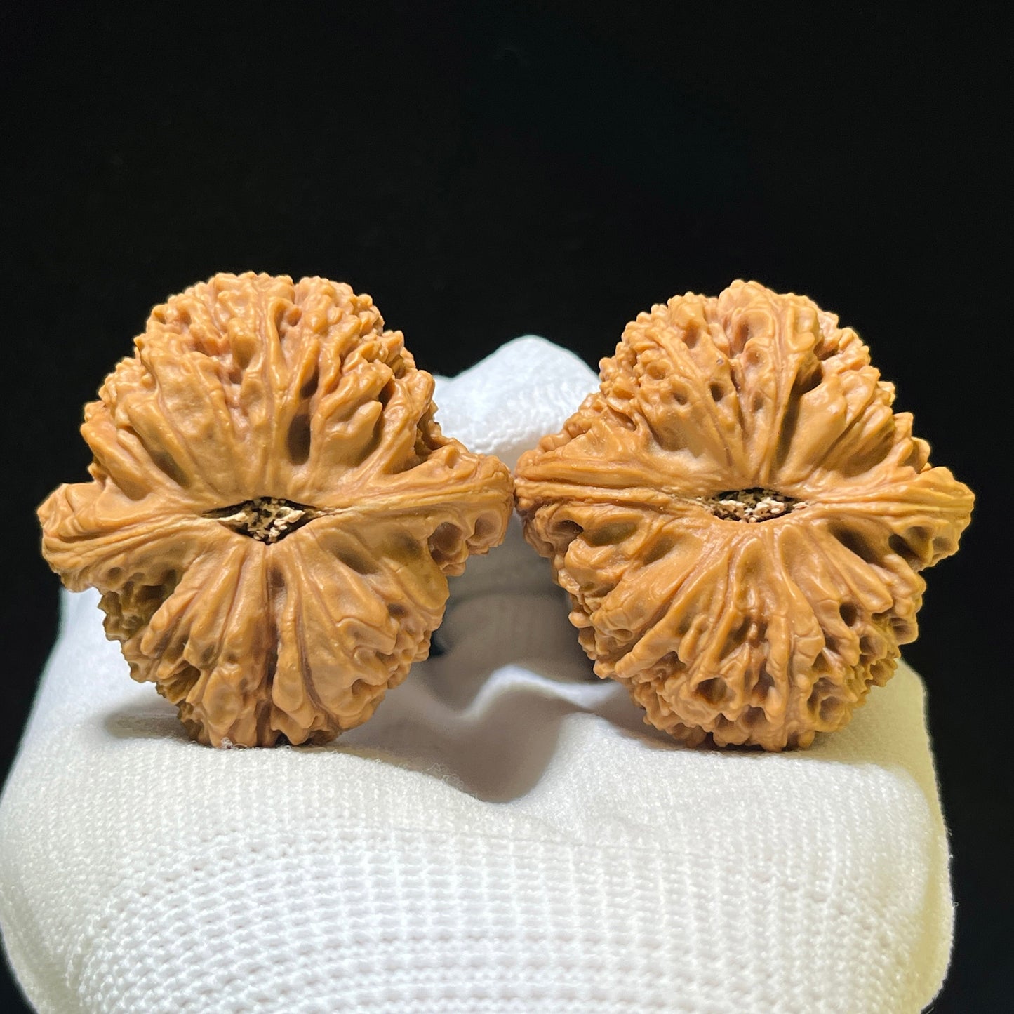 "Nanjiang Stone" Nanjiangshi Wenwan Walnuts Pair | 42.0mm x 43.0mm | NJS-1103