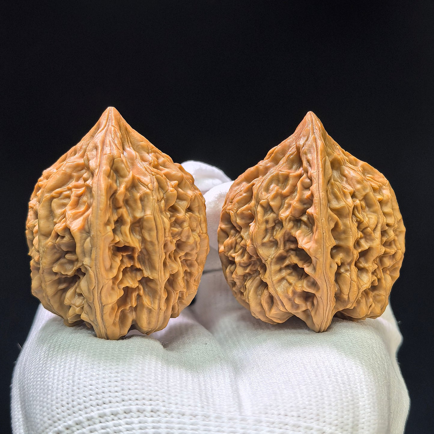 "Beijing Rooster Heart" Beijing Jixin Wenwan Walnuts (Pair) | 42.0mm x 42.0mm | Stock ID: BJJX-1105