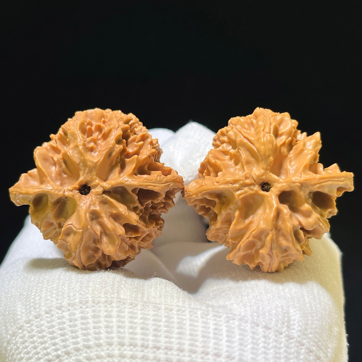 "Apple Garden" Pingguoyuan Wenwan Walnuts (Pair) | 38.0mm x 37.0mm | Stock ID: PGY-1106