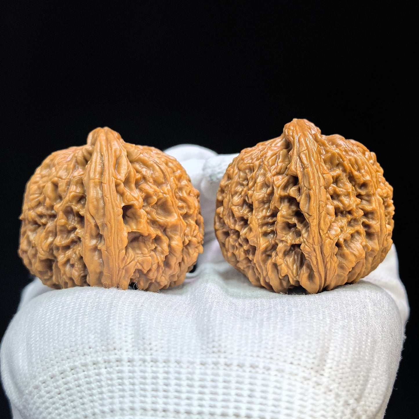 "Triangular Concave Base Nanjiang Stone" Aodi NJS-1507C Low-Profile Wenwan Walnuts Pair | 41.0mm x 41.0mm | NJS-1507C