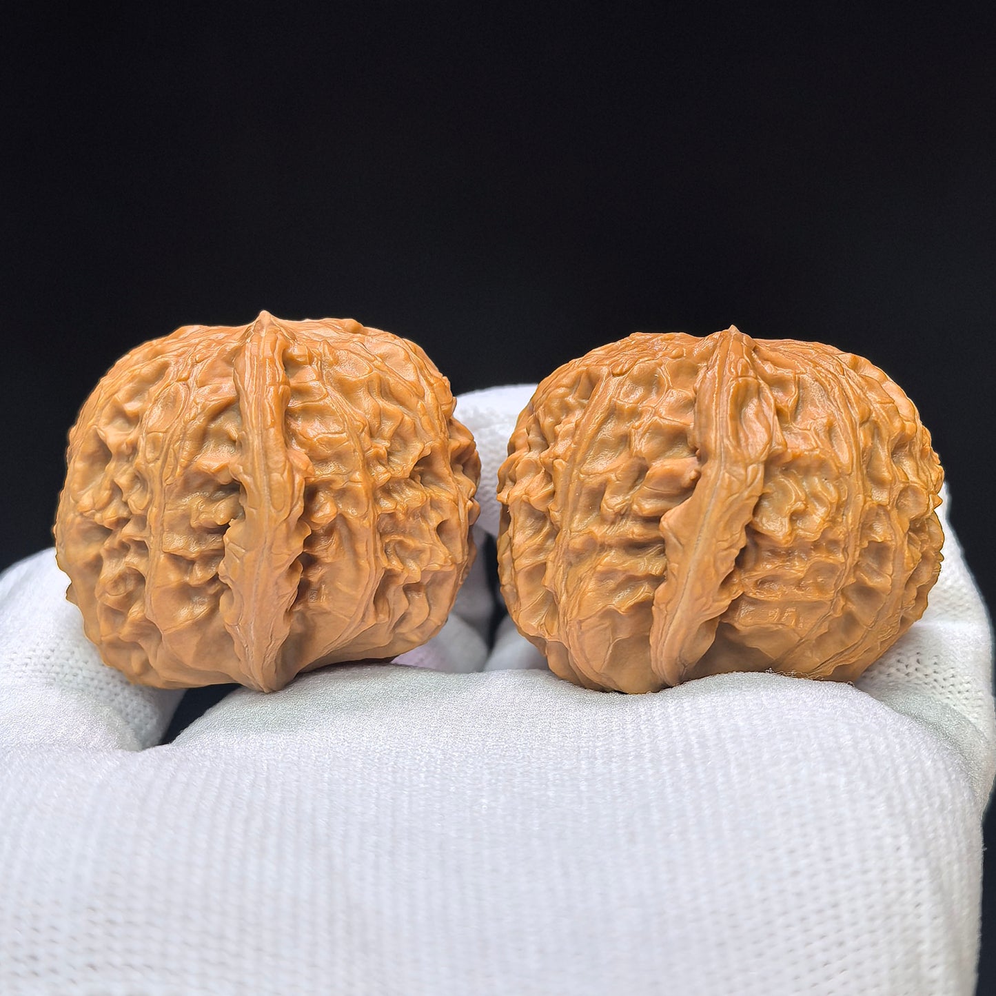"White Lion Half-Wall" Baishizi Banbi Wenwan Walnuts Pair | 40.0mm x 41.0mm | BSJBB-C236E