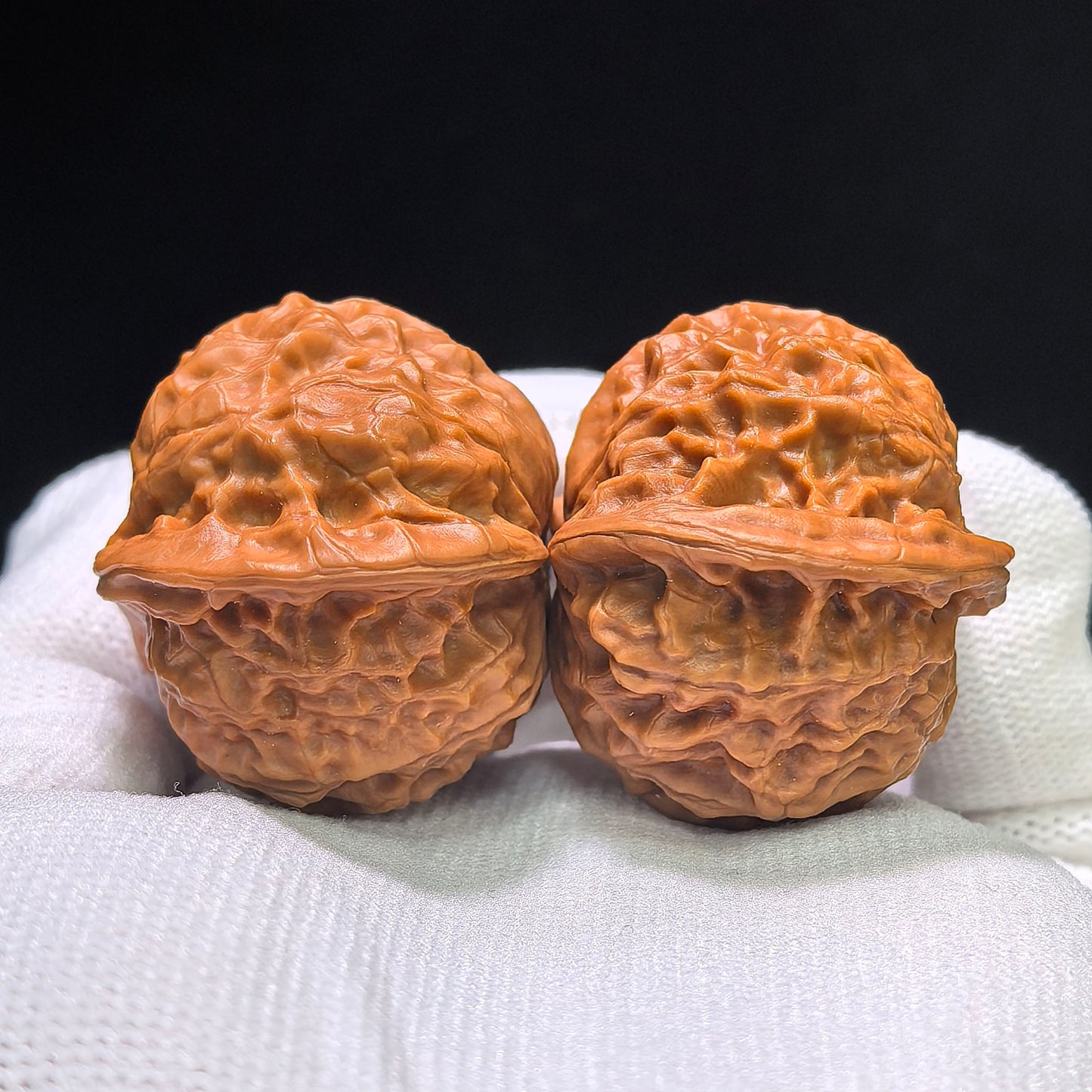 "Porcelain Doll Turtle Back" Cwwwgb-CG211E Wenwan Walnuts Pair | 40.0mm x 37.0mm | CWWWGB-CG211E