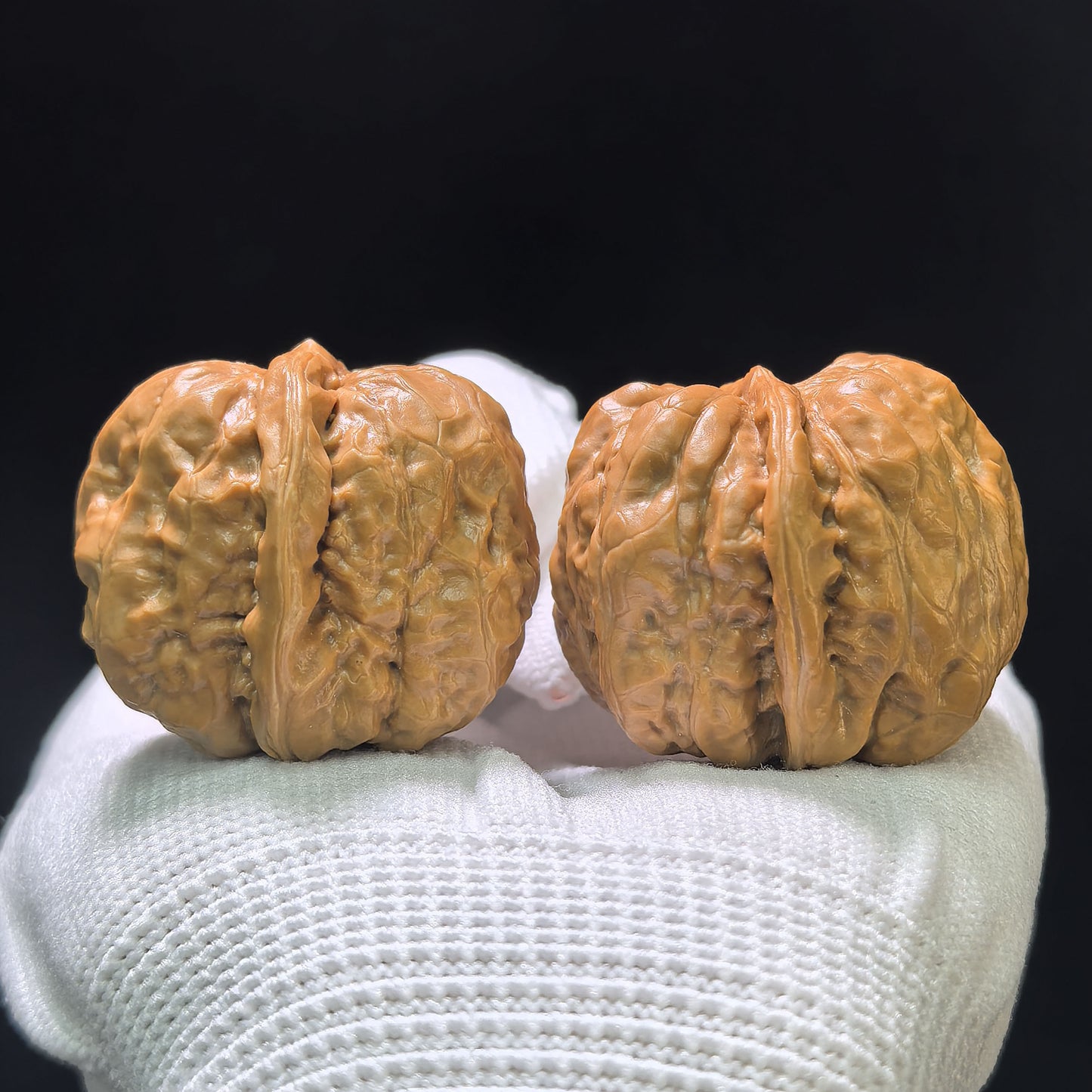 "Jade Toad Crystal Frog" Yuchan Shuijingwa Wenwan Walnuts (Pair) | 34.0mm x 35.0mm | Stock ID: W-1104