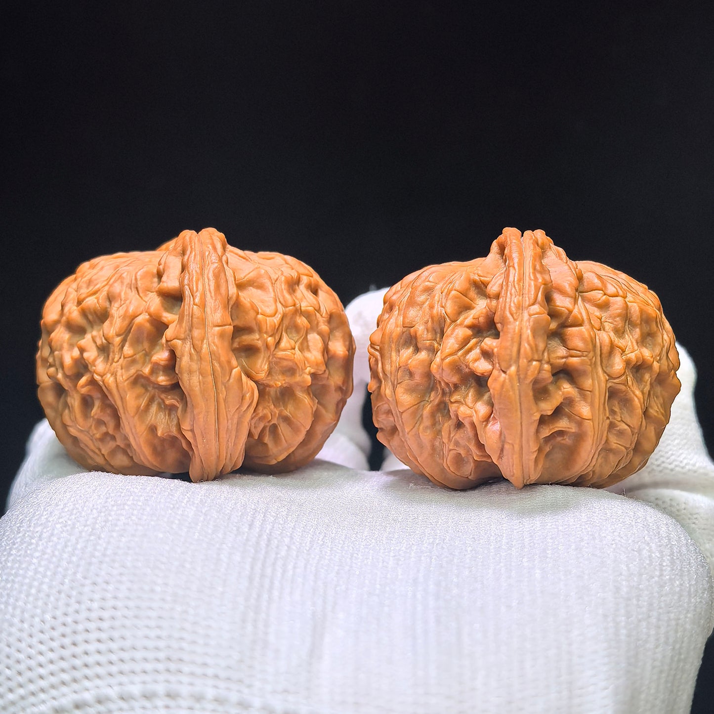 "White Lion Head" Bai Shishi Wenwan Walnuts Pair | 49.0mm x 44.0mm | BSJ-1551C