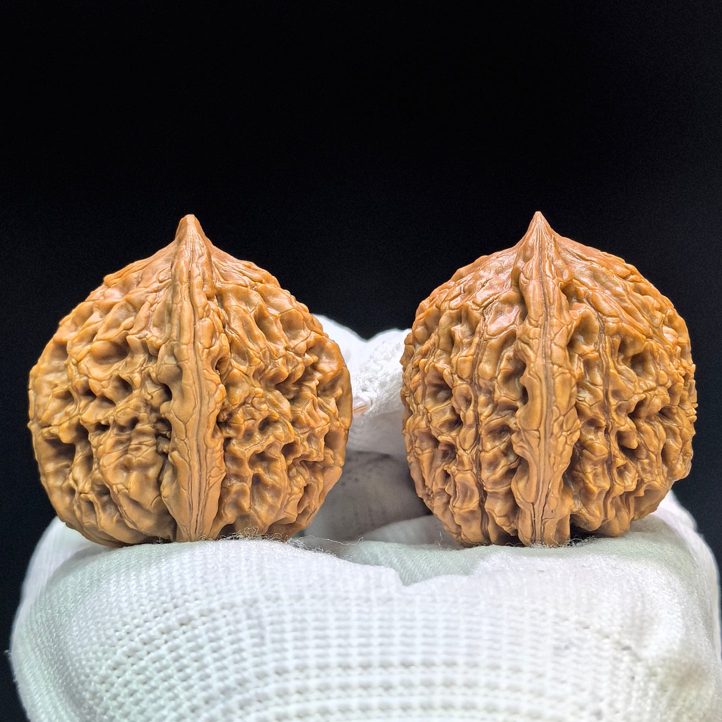 "Water Dragon Grain" Shuilongwen SLW-1601 Classic Wenwan Walnuts Pair | 37.0mm x 38.0mm | SLW-1601
