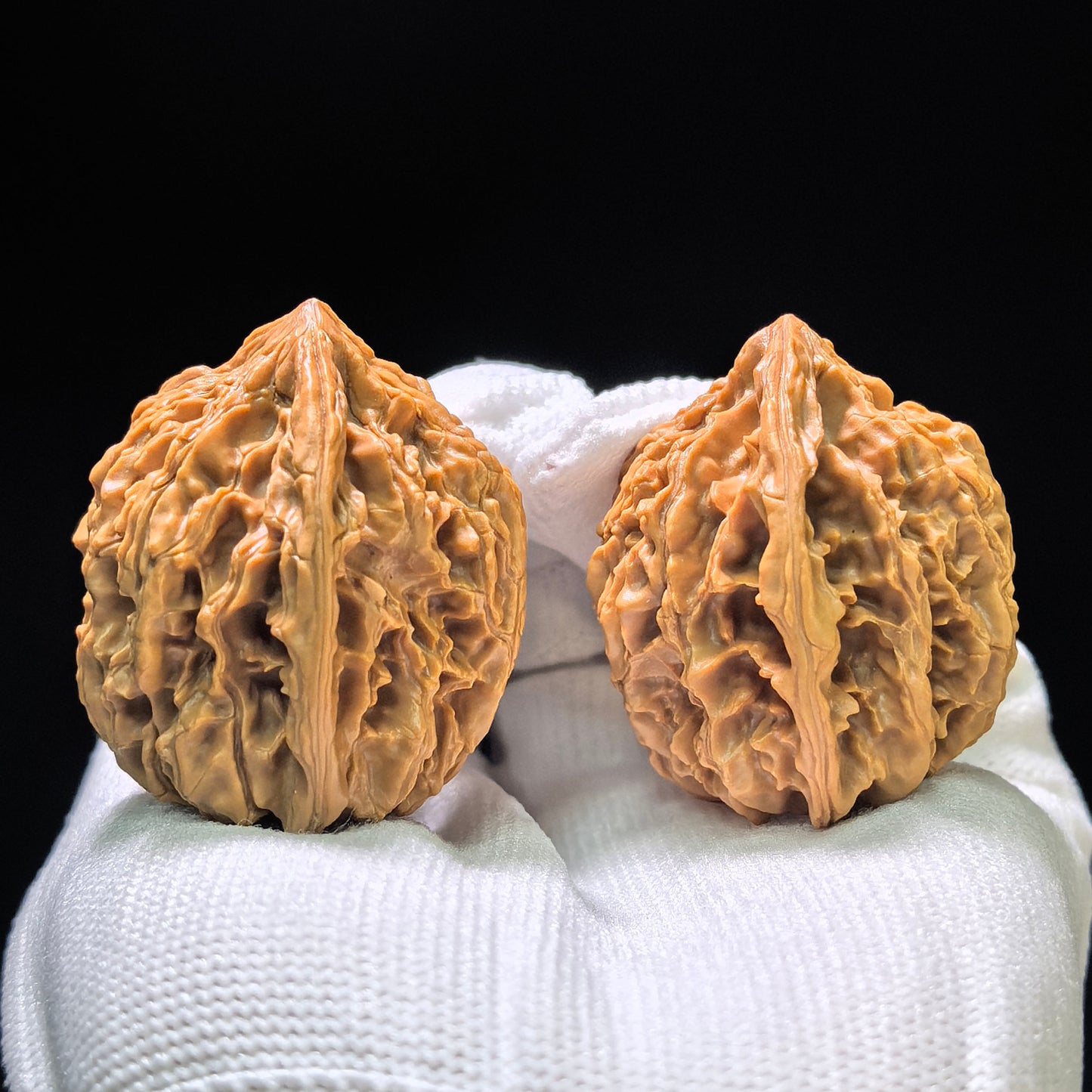 "Sky-Piercing Eight-Rib" Tongtian Ba TTB-1102 Low-Profile Wenwan Walnuts Pair | 35.0mm x 34.0mm | TTB-1102