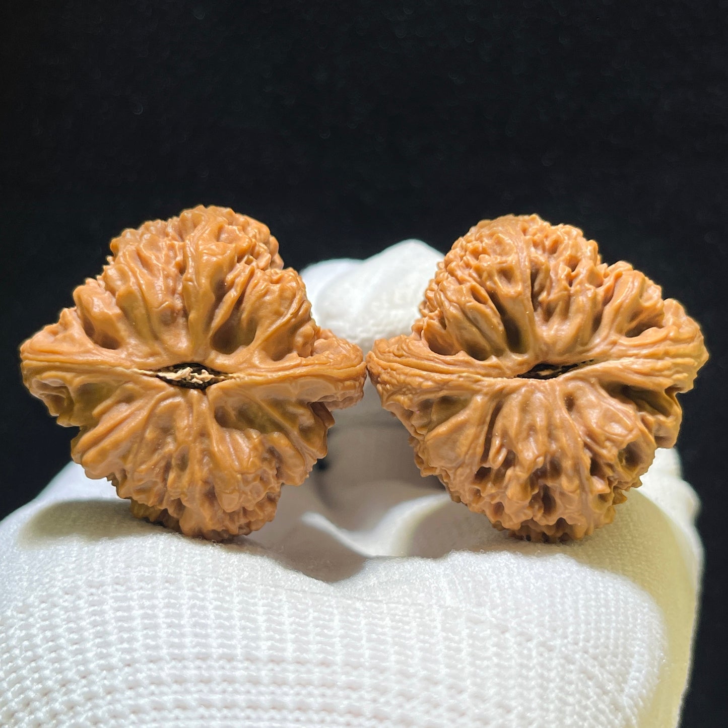 "Triangular Nanjiangshi" Sanjiao Nanjiangshi NJS-1115 Classic Wenwan Walnuts Pair | 36.0mm x 36.0mm | NJS-1115