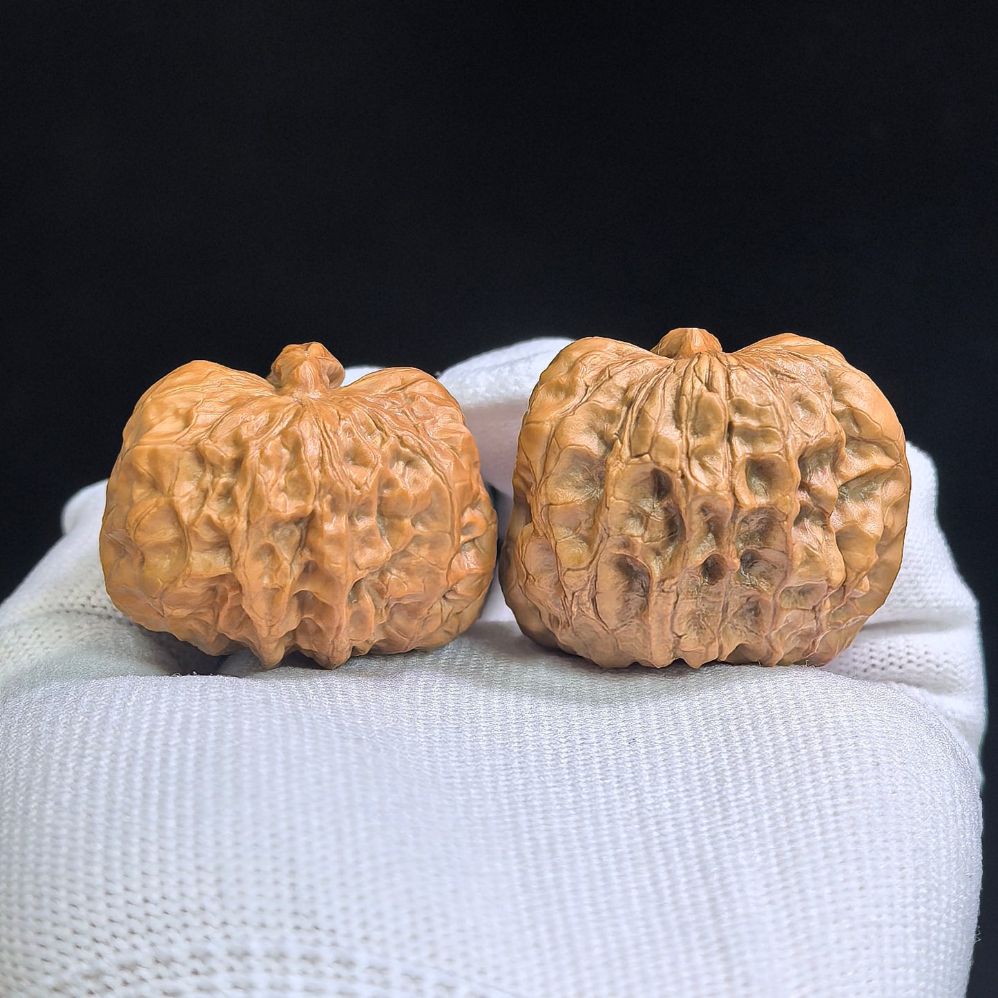 "Squatting Toad Smooth Sailing" (Wa Yifan / Hama Dun) Scholar Walnuts Pair | 33.0mm x 36.0mm | Deep-Belly Pocket Stance | Collector Grade E | Stock ID: WFN-SY1B5