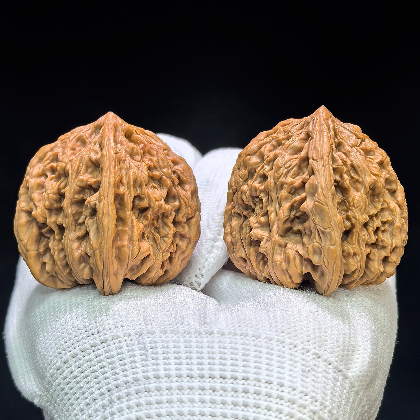 "Red Ruby / Red Gem" Hongbaoshi HBS-1601 Low-Profile Wenwan Walnuts Pair | 38.0mm x 39.0mm | HBS-1601