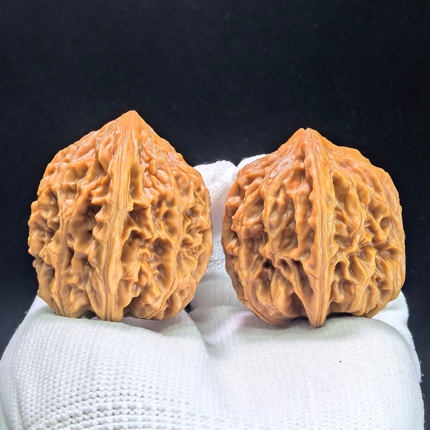 "Beijing Chicken Heart" Beijing Jixin BJJX-1402 Low-Profile Wenwan Walnuts Pair | 38.0mm x 38.0mm | BJJX-1402