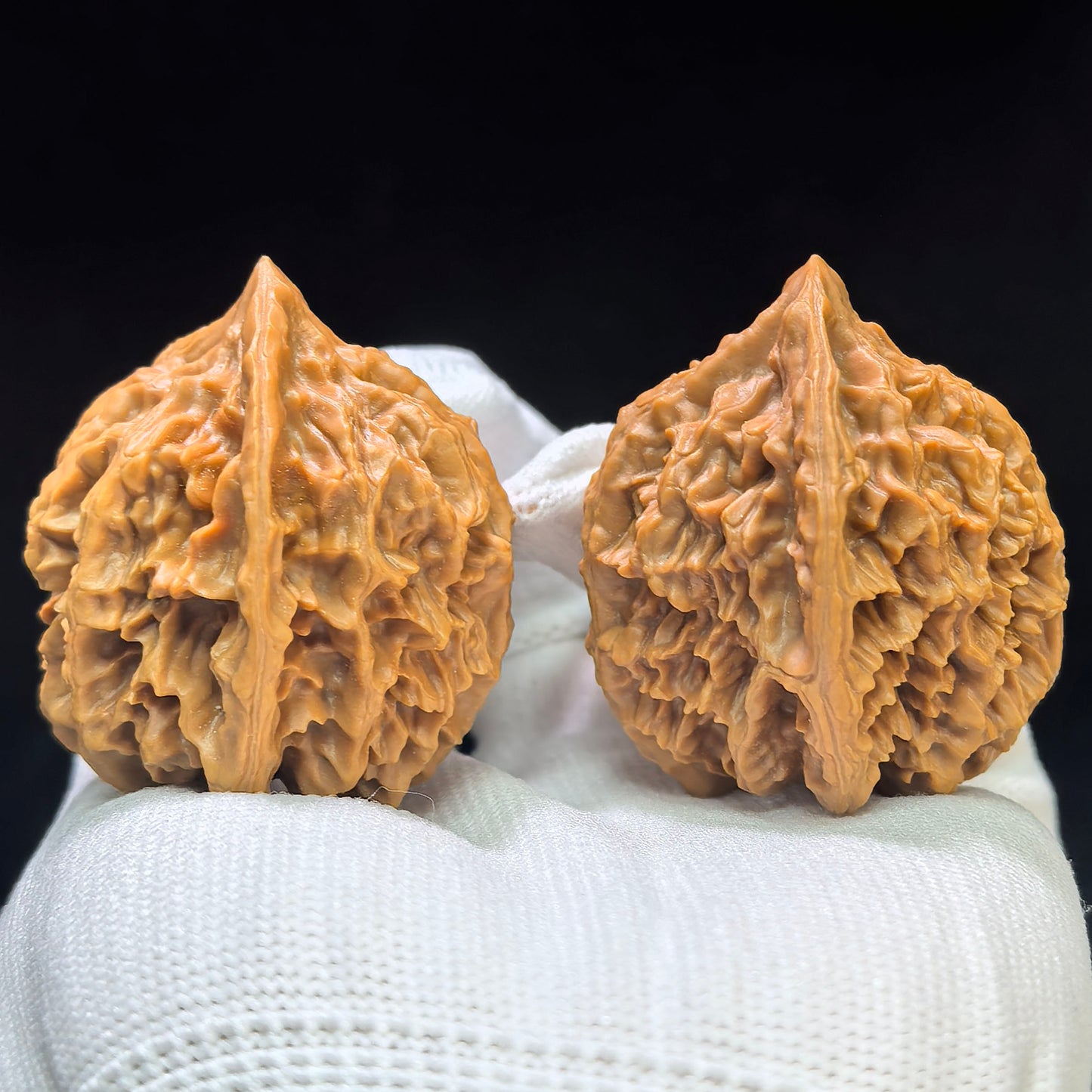 "Dragon Scale" Longlin LL-1601 Classic Wenwan Walnuts Pair | 40.0mm x 39.0mm | LL-1601