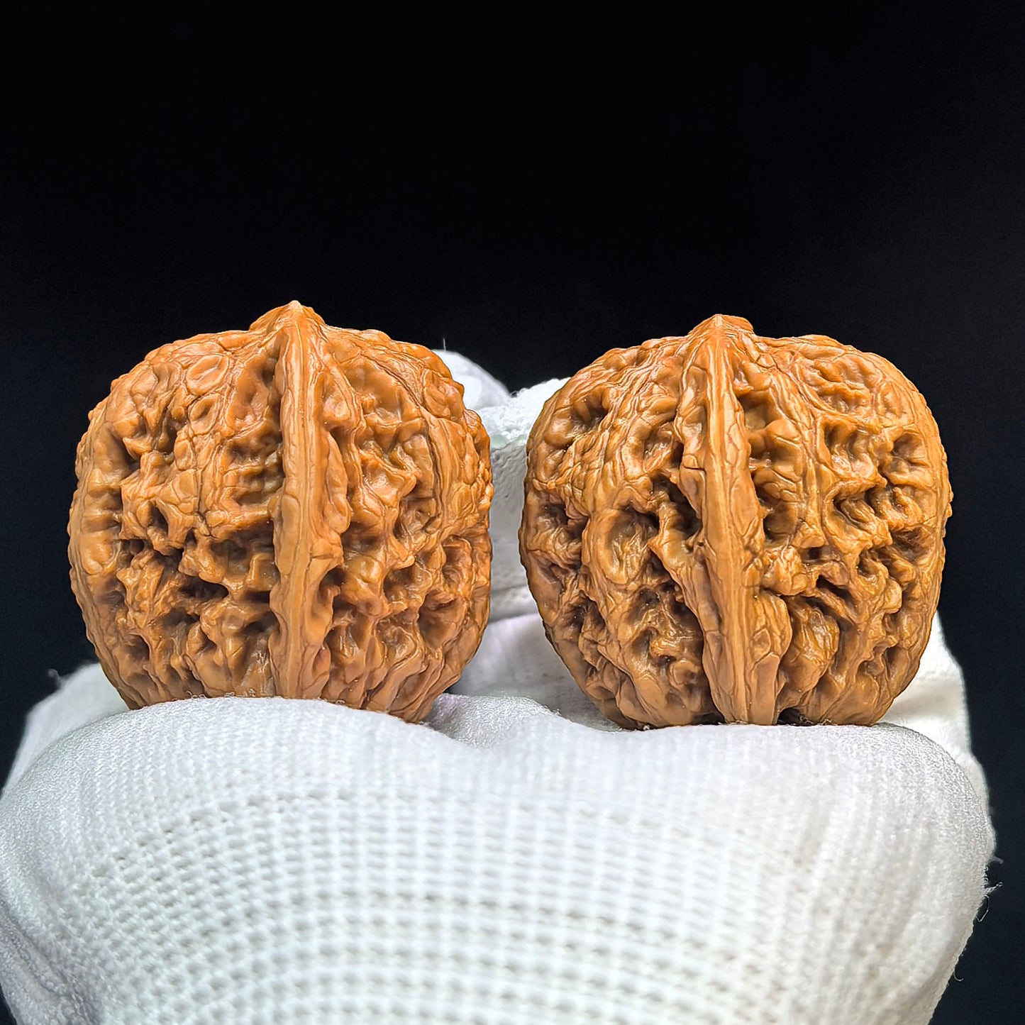 "North China General Shoulder" Huabei Jiangjun Bang Wenwan Walnuts (Pair) | 39.0mm x 40.0mm | Stock ID: HBJJB-1502C