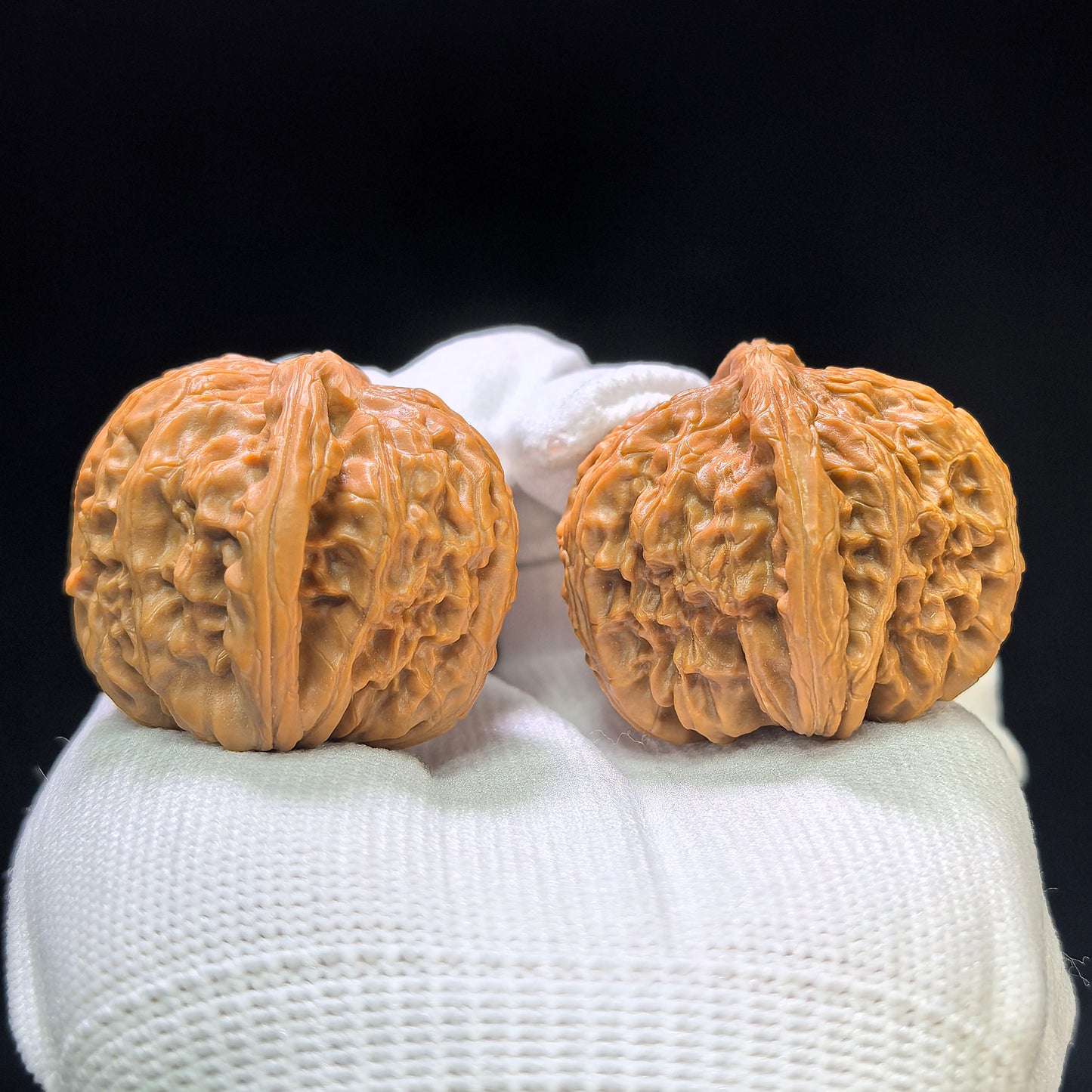 "Panshan" Panshan Wenwan Walnuts (Pair) | 39.0mm x 38.0mm | Stock ID: PS-1402