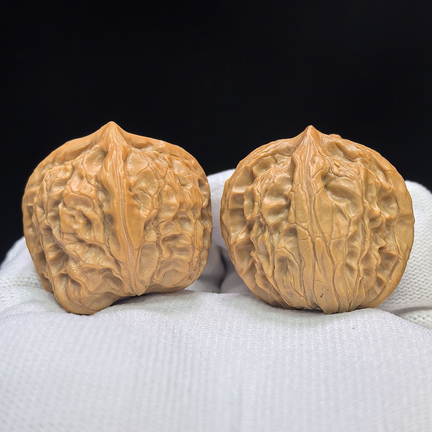 "Imperial Jade Seal Horizontal Cross" Yuxi Sileng Hengshizi Four-Ribbed Wenwan Walnuts Pair | 31.0mm x 36.0mm | YSFN-C2211E