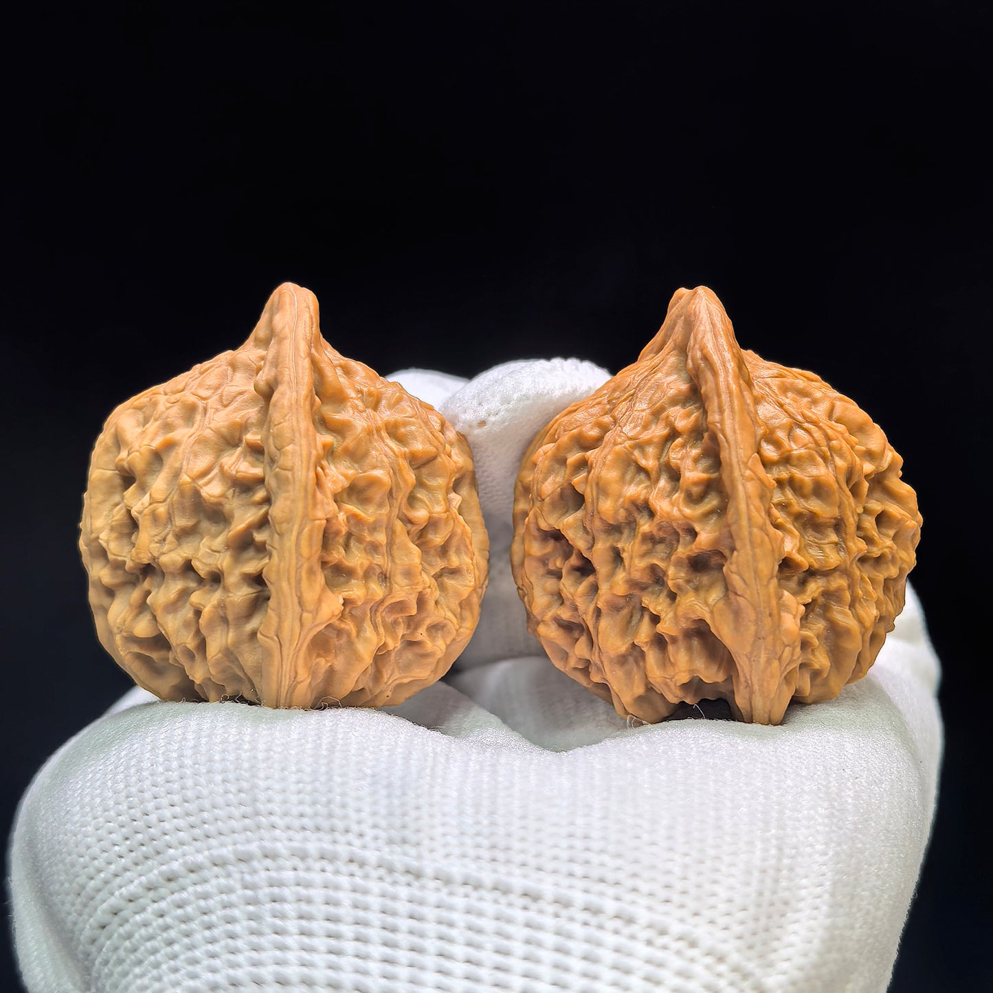 "Triangular Red Lionhead" Sanjiao Hongshizi SJHSZ-1601 Low-Profile Wenwan Walnuts Pair | 38.0mm x 37.0mm | SJHSZ-1601